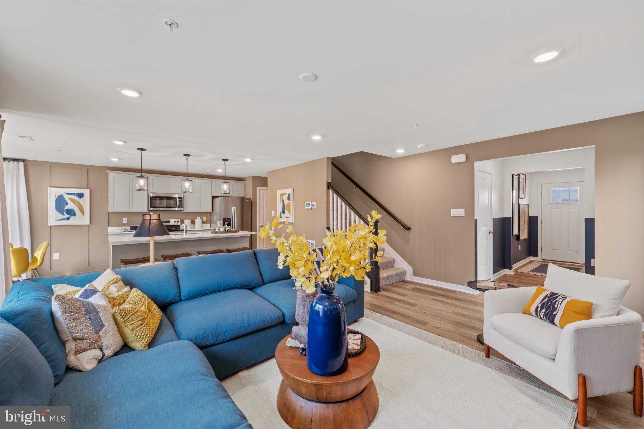 372 Eclipse St photo 5