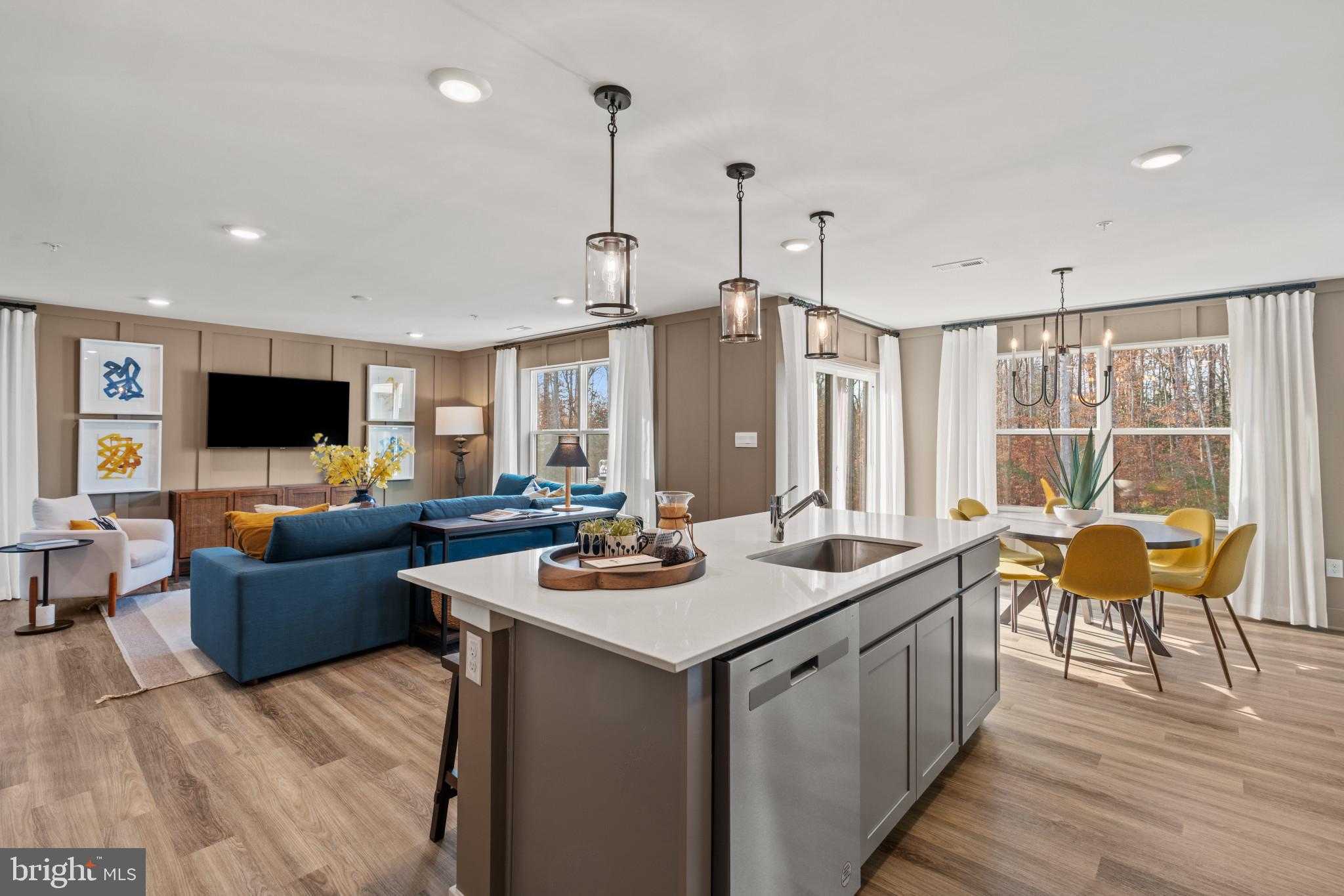 372 Eclipse St photo 7