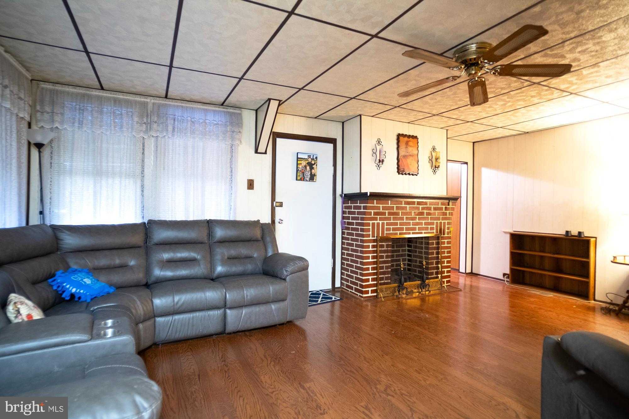 1816 Fairview Ave photo 4