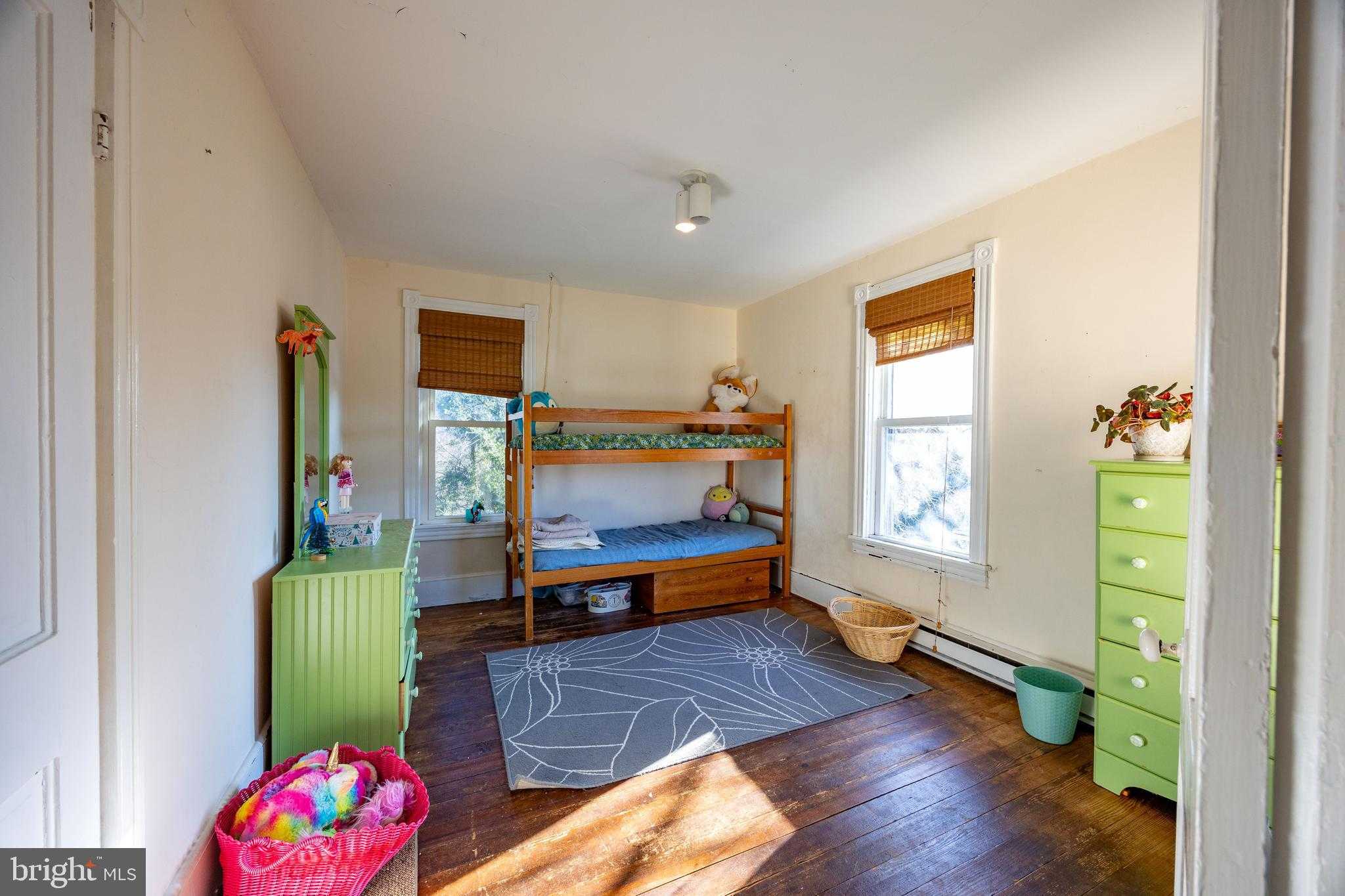 76 Zorger St photo 33