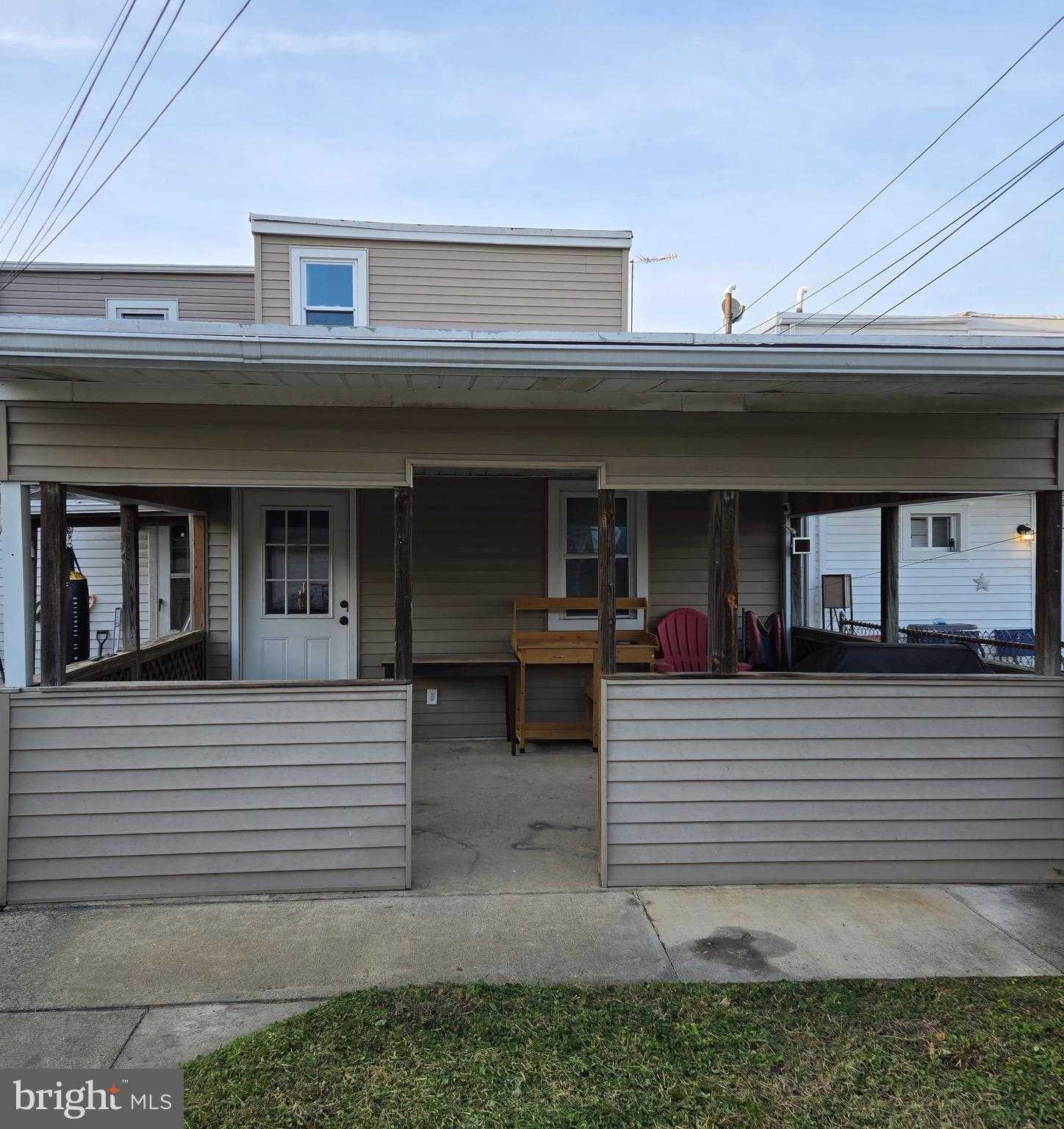 13 W 8th St photo 36