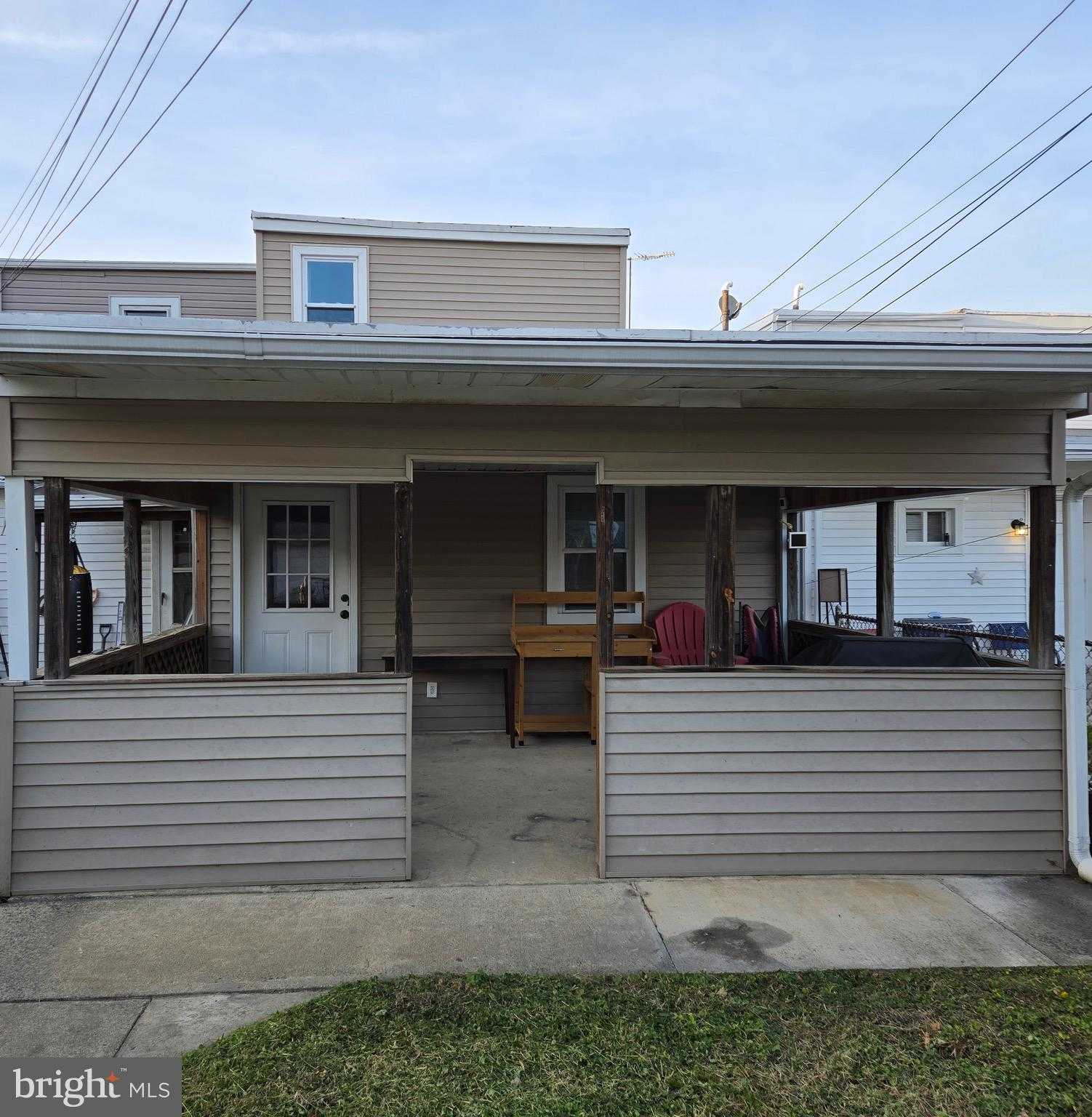 13 W 8th St photo 40