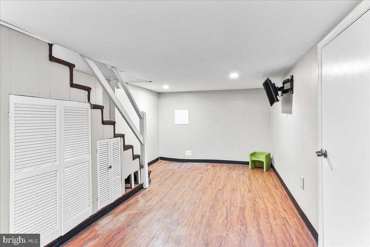 1024 E 18th St photo 25