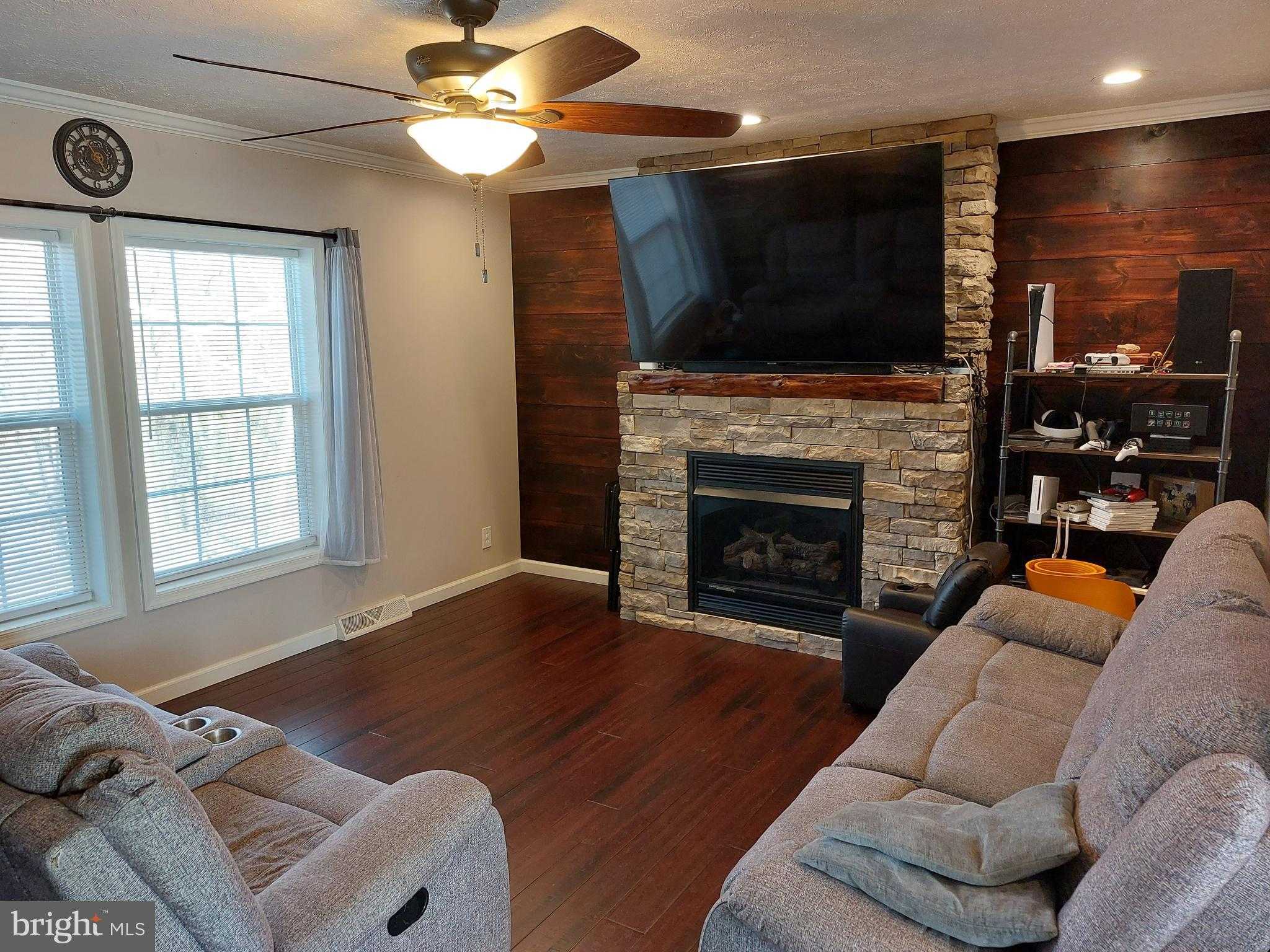 343 Dark Hollow Rd photo 7