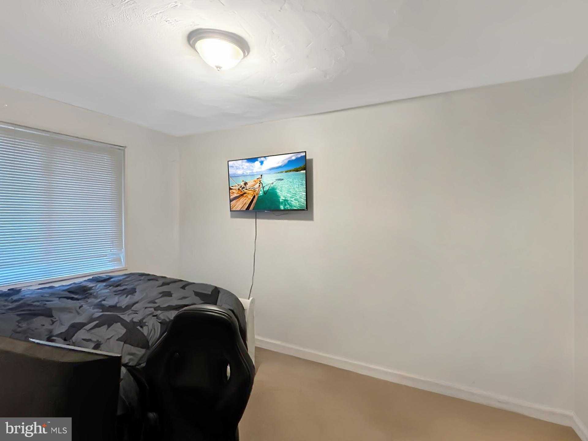 610 Hampton Dr photo 10