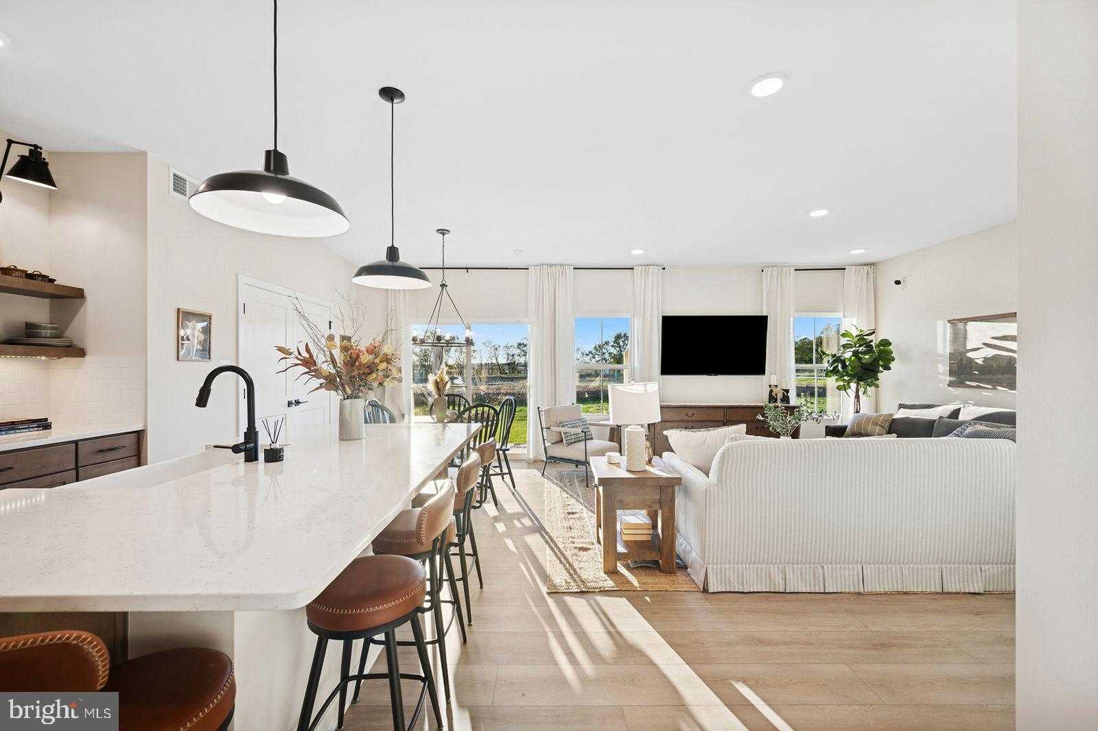 319 Gerry St photo 4