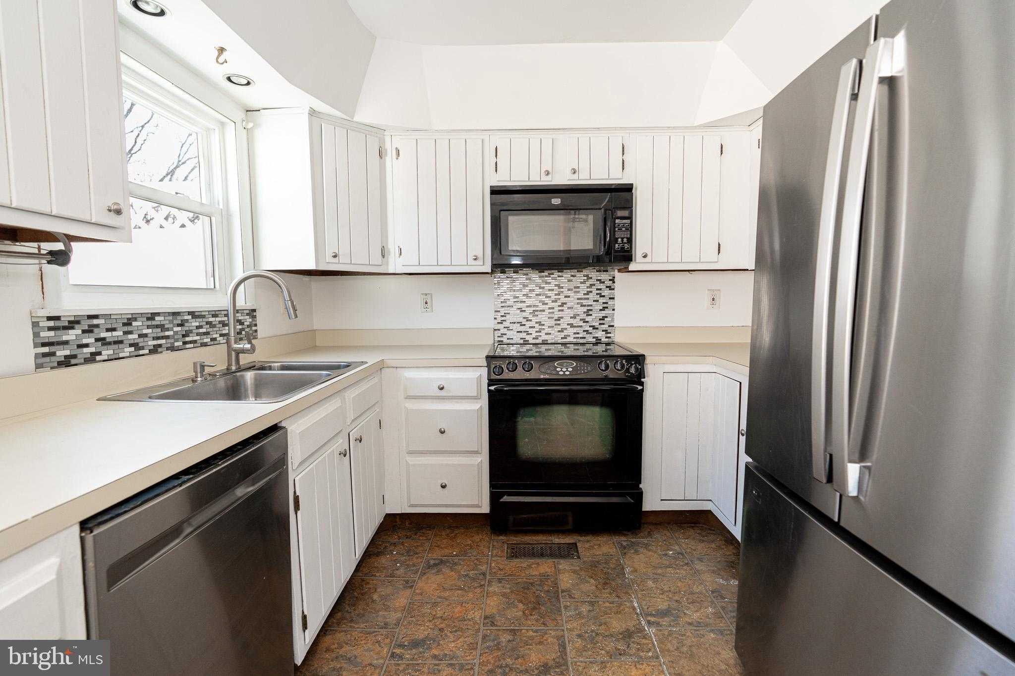 611 N Stuart St photo 19