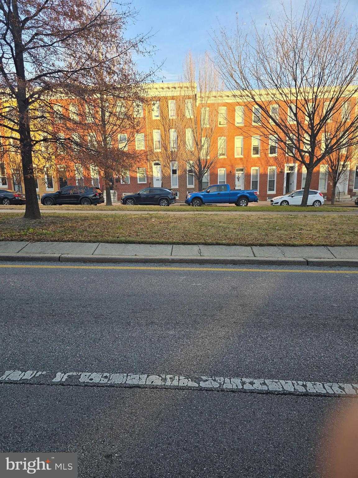 1022 N Broadway photo 3