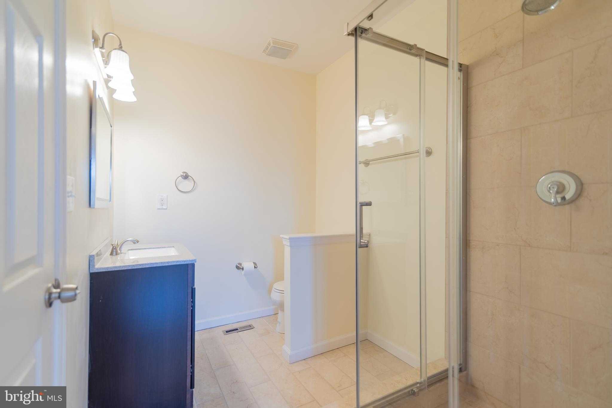 640 S Ellwood Ave photo 21