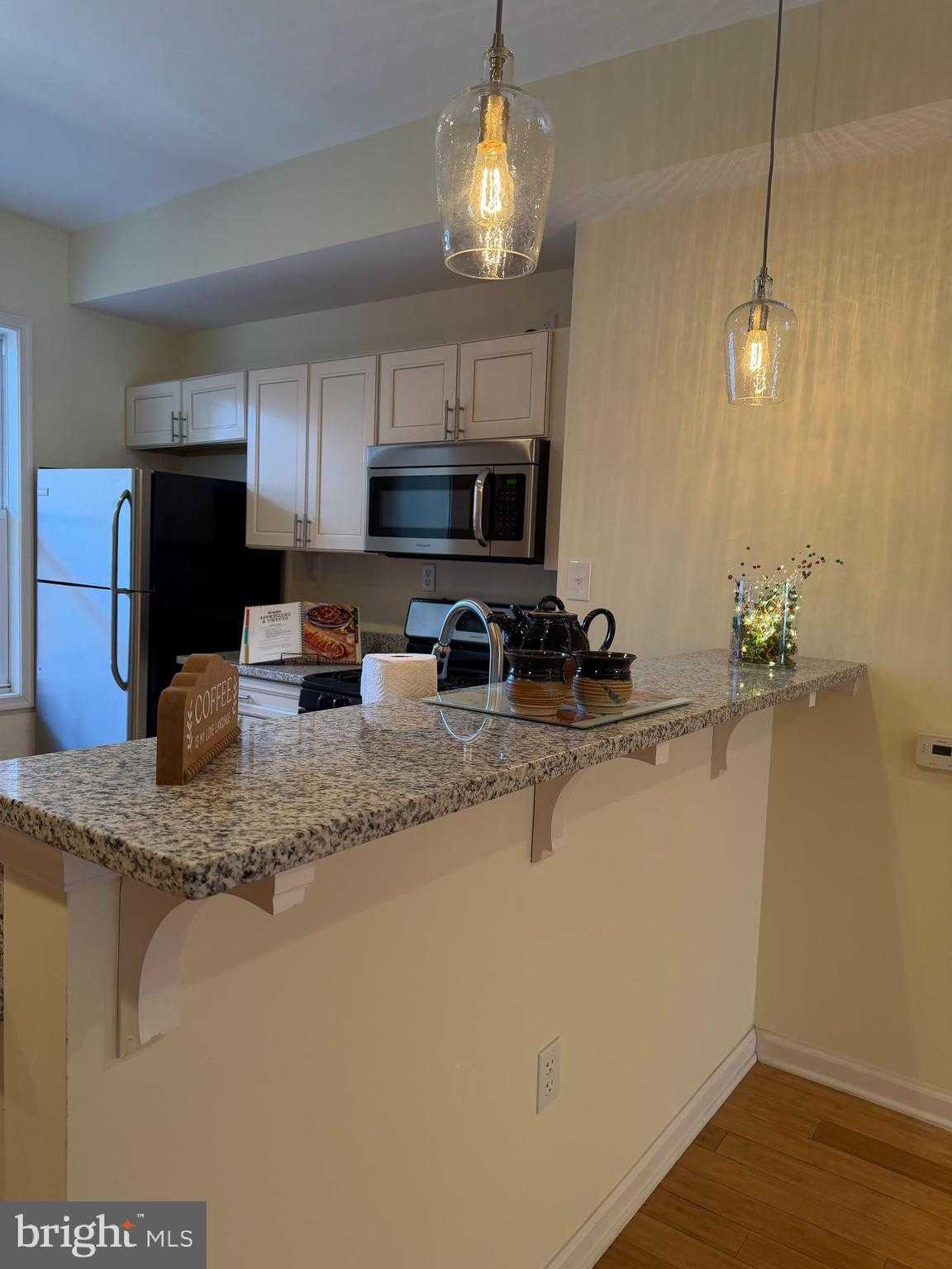 640 S Ellwood Ave photo 25