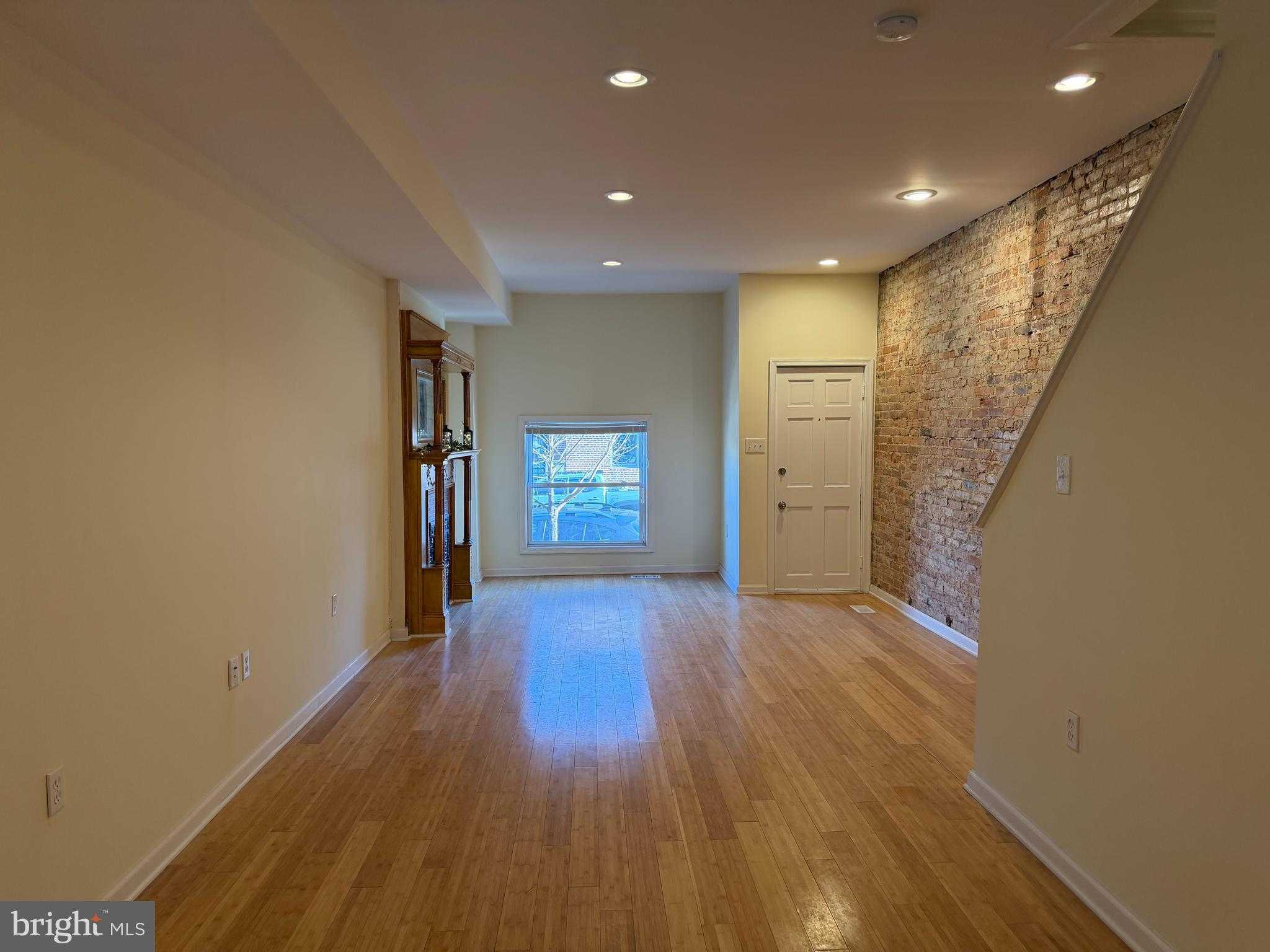 640 S Ellwood Ave photo 27