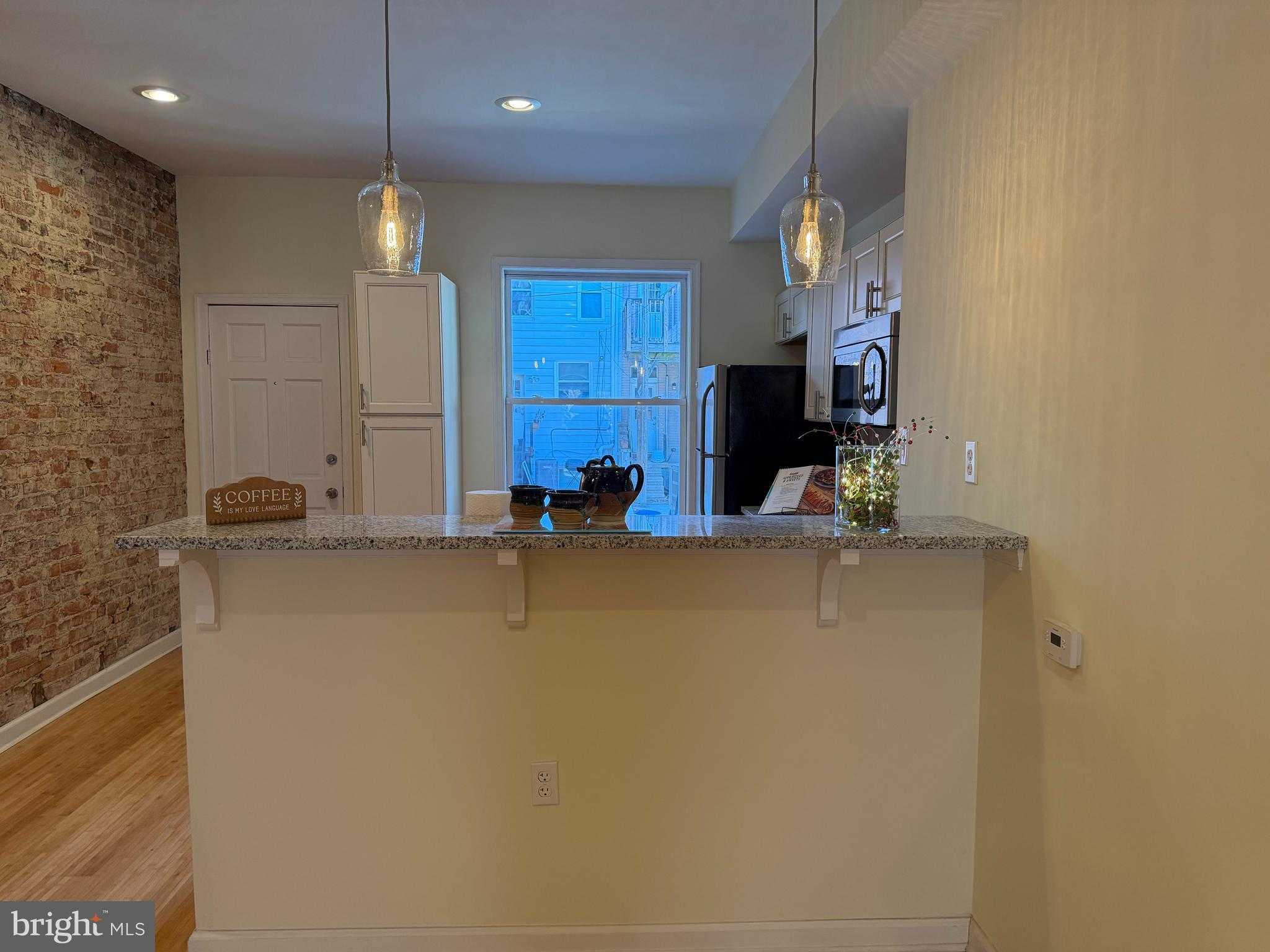 640 S Ellwood Ave photo 8