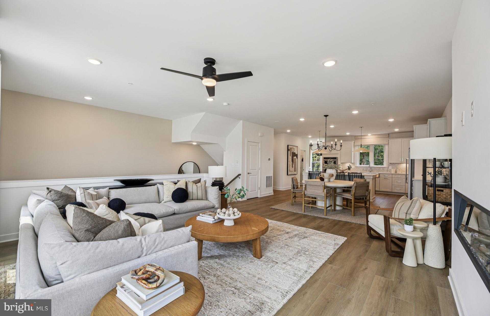 1170 Crested Wood Dr photo 2