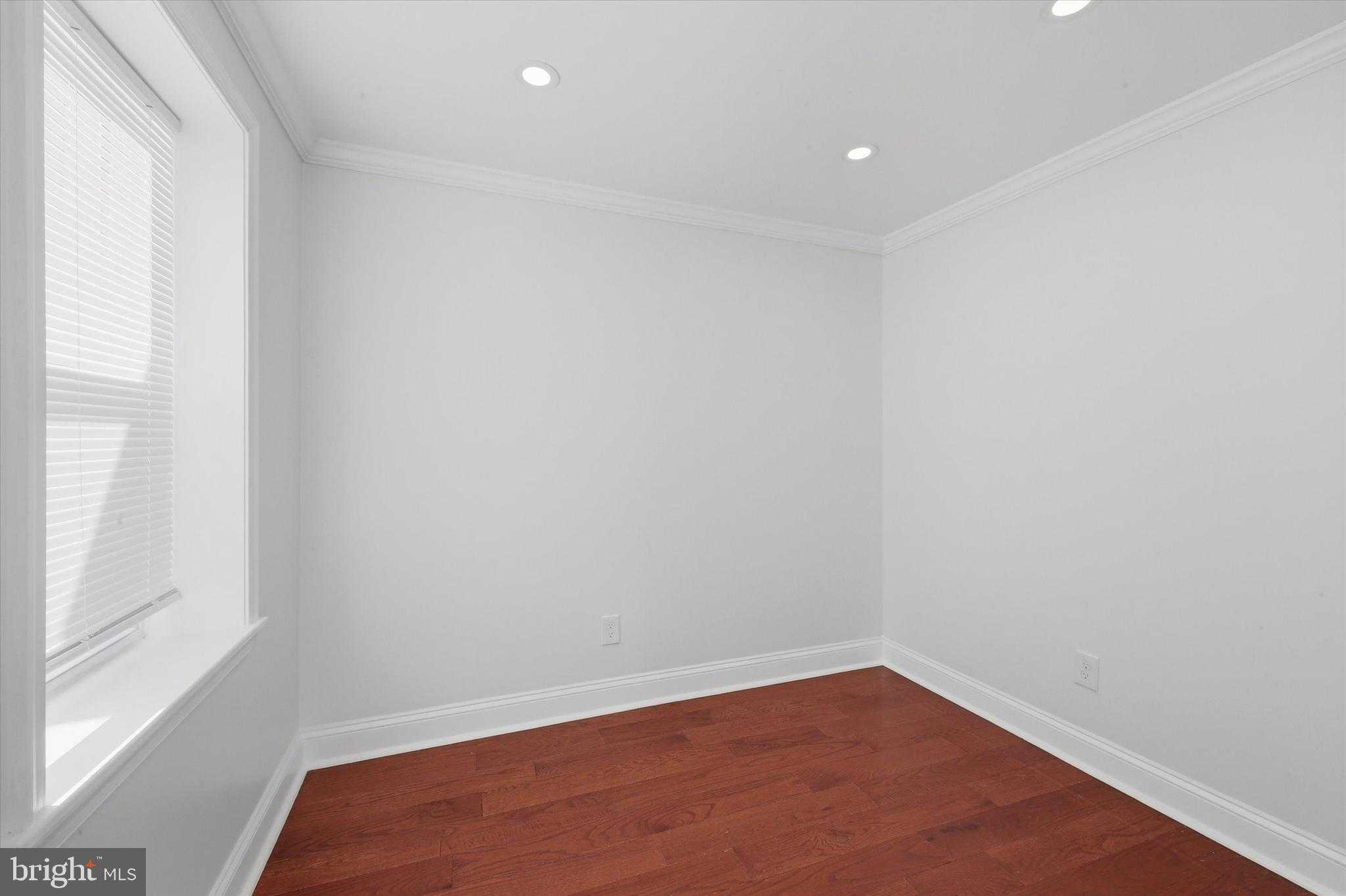 2033 N Mascher St photo 13