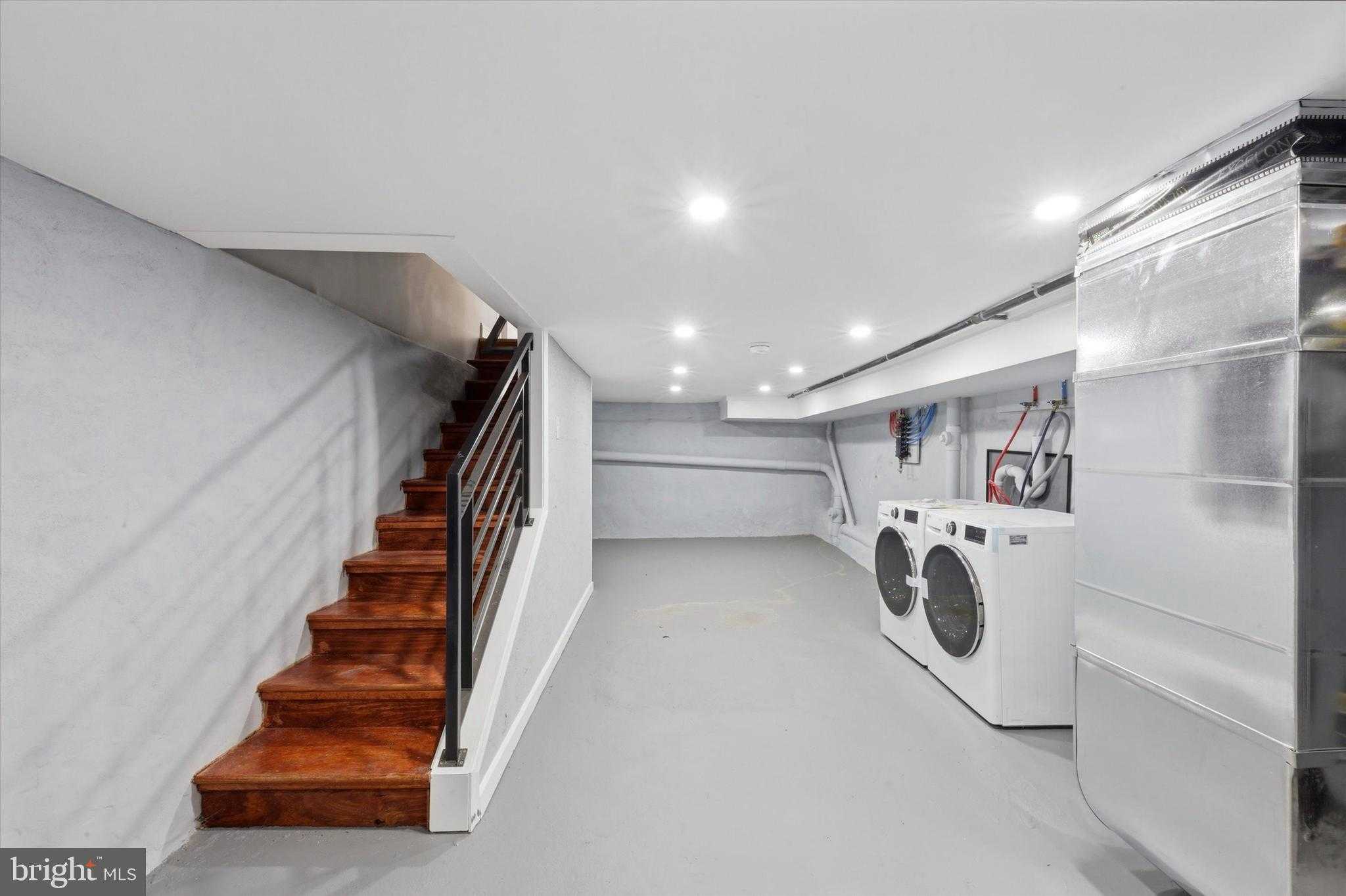 2033 N Mascher St photo 24