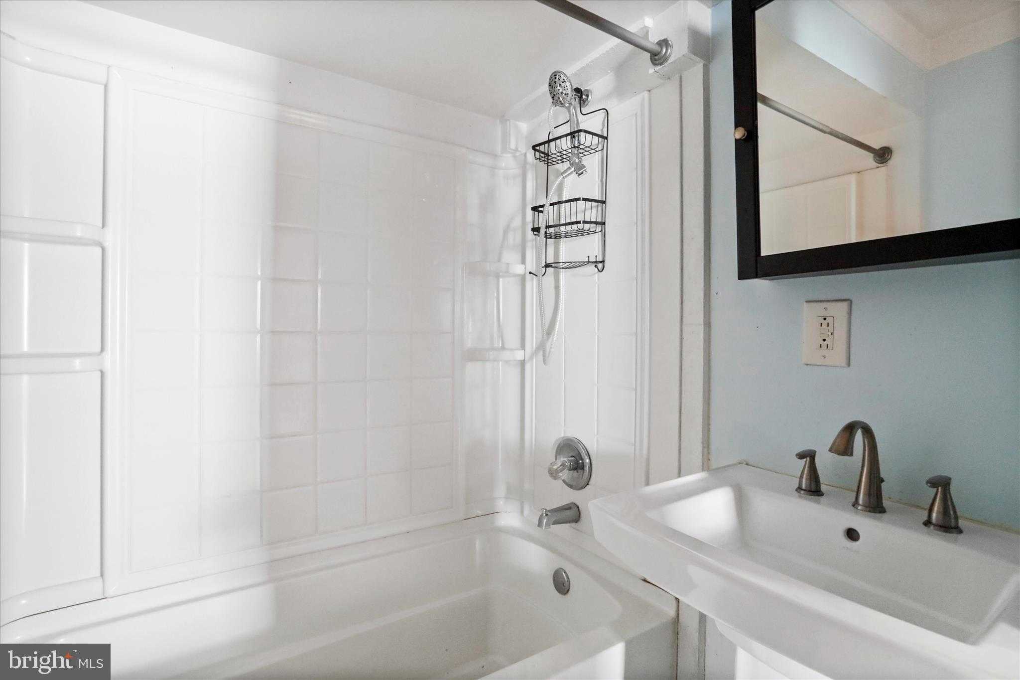 83 Knobley St photo 13