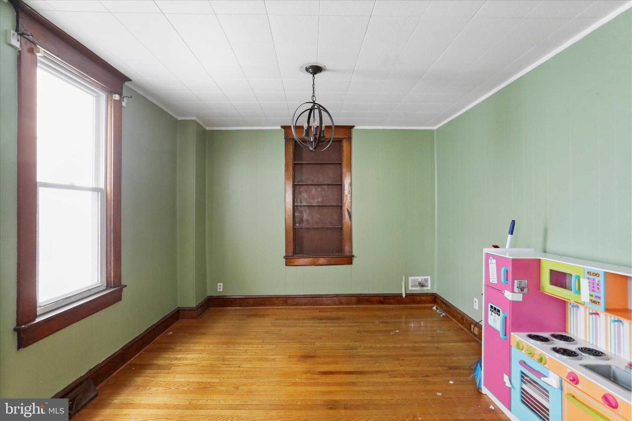 83 Knobley St photo 9