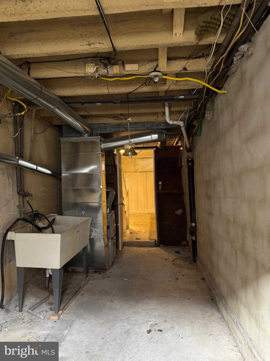 1346 Unruh Ave photo 26