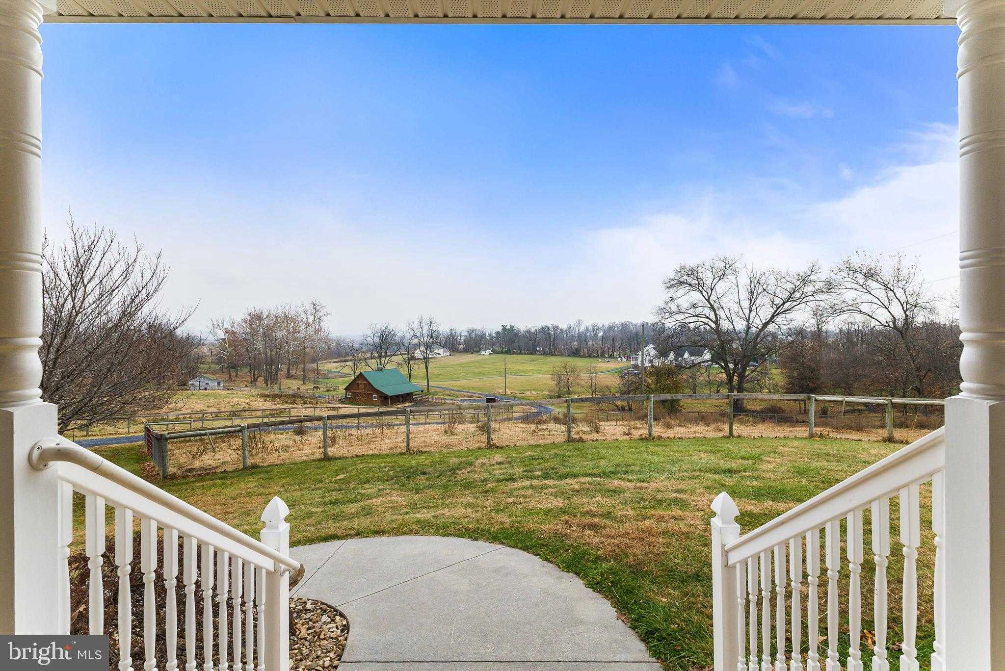 6527 Stable View Ln photo 2