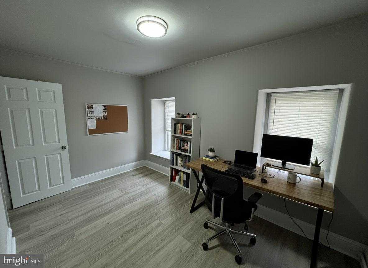 70 E Walnut Ln photo 7