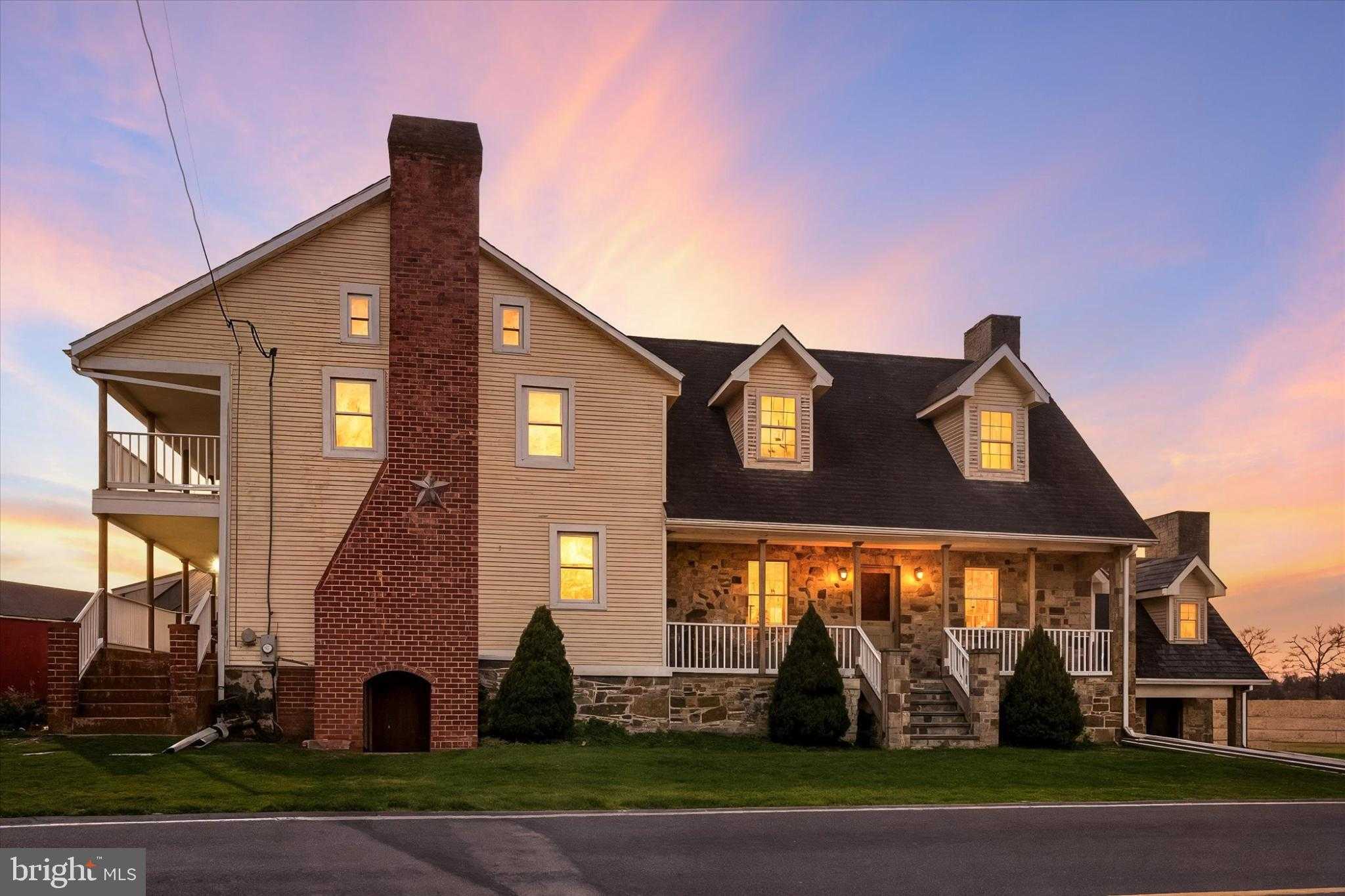 2894 Oxford Rd photo 2