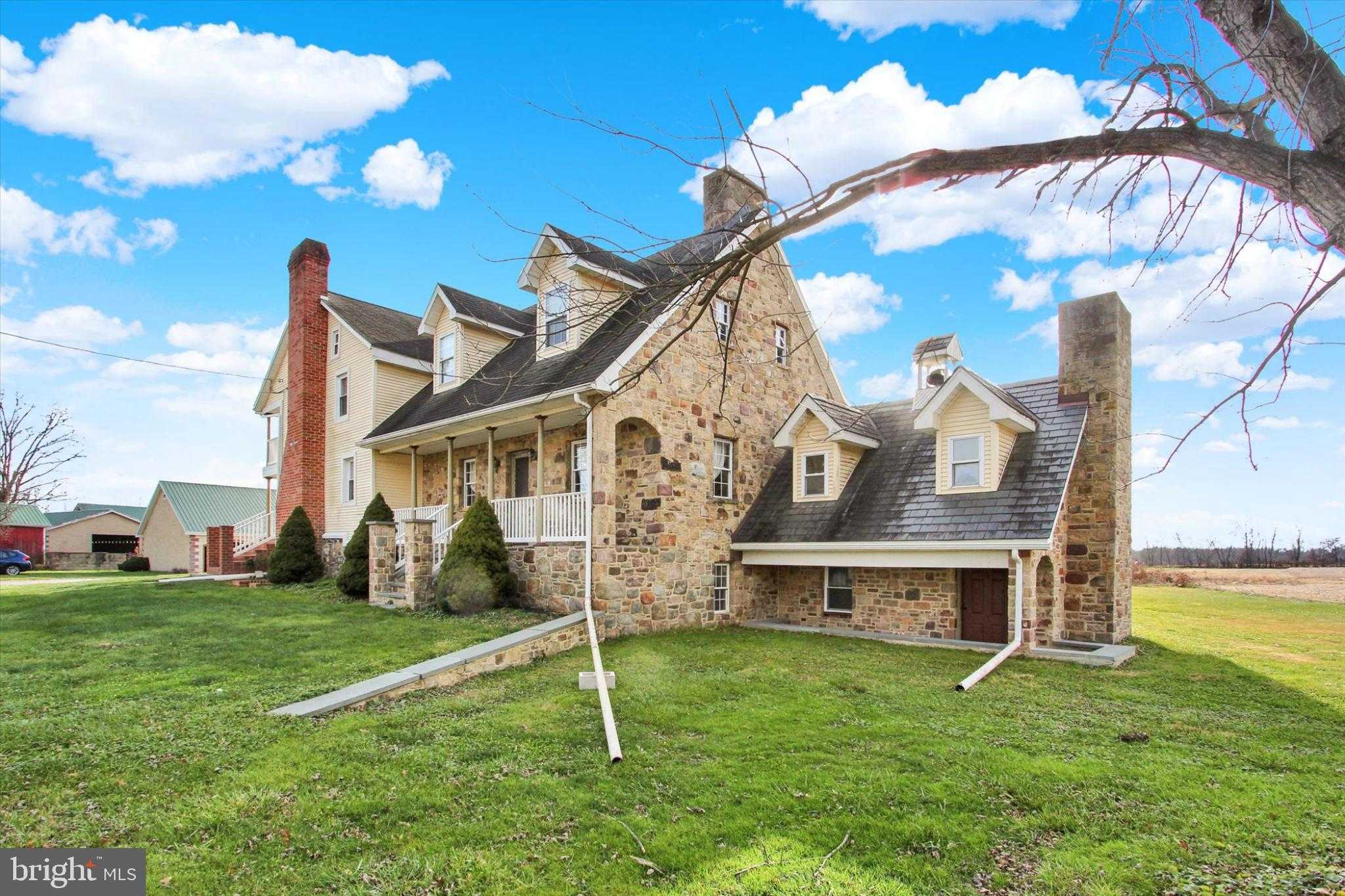 2894 Oxford Rd photo 4