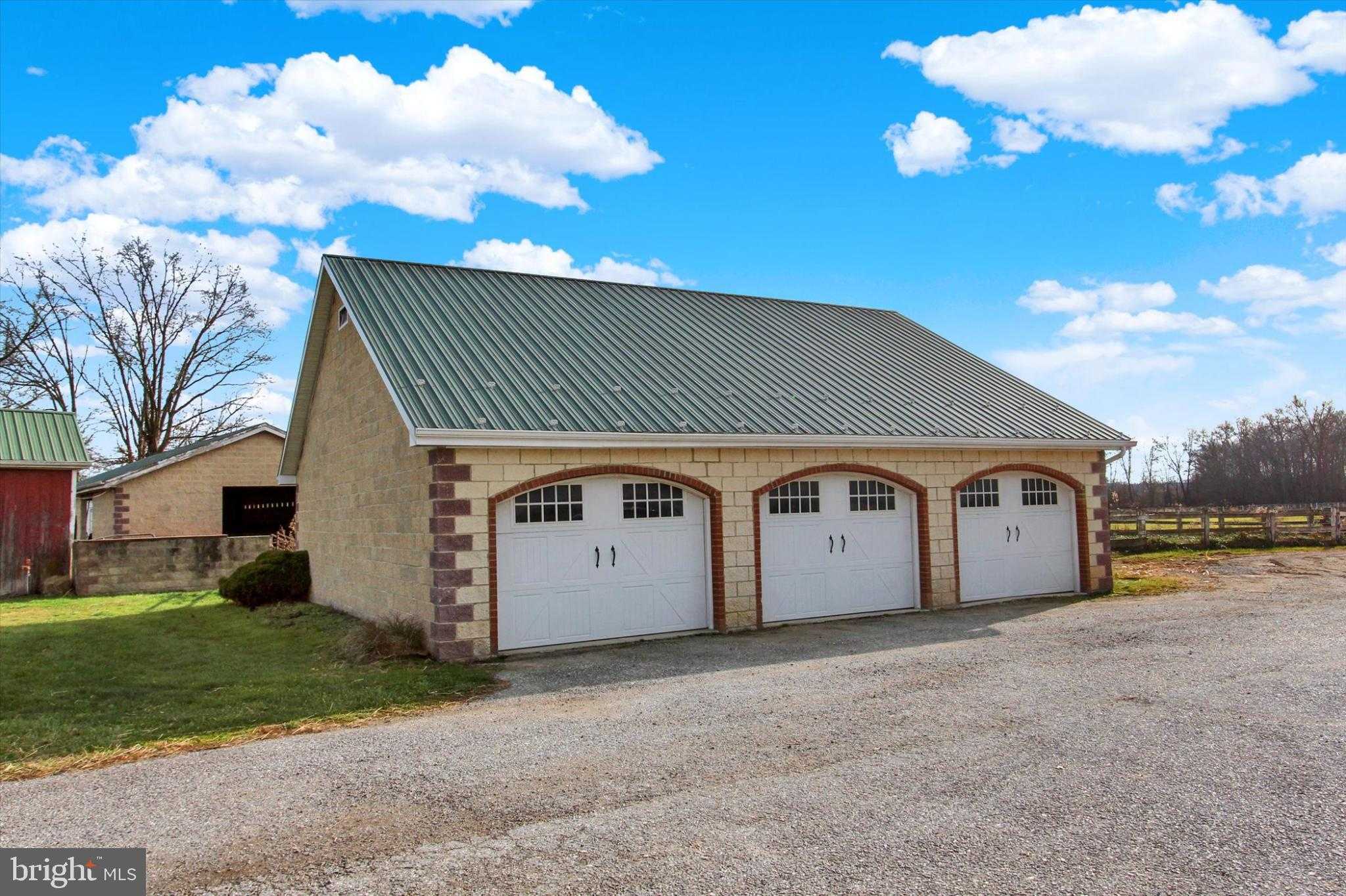 2894 Oxford Rd photo 7