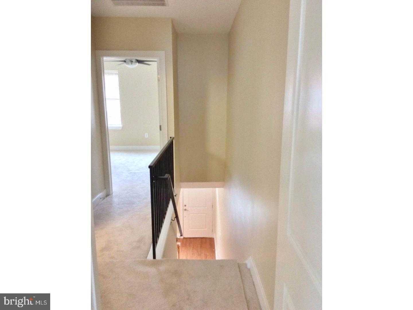 2325 Watkins St photo 4