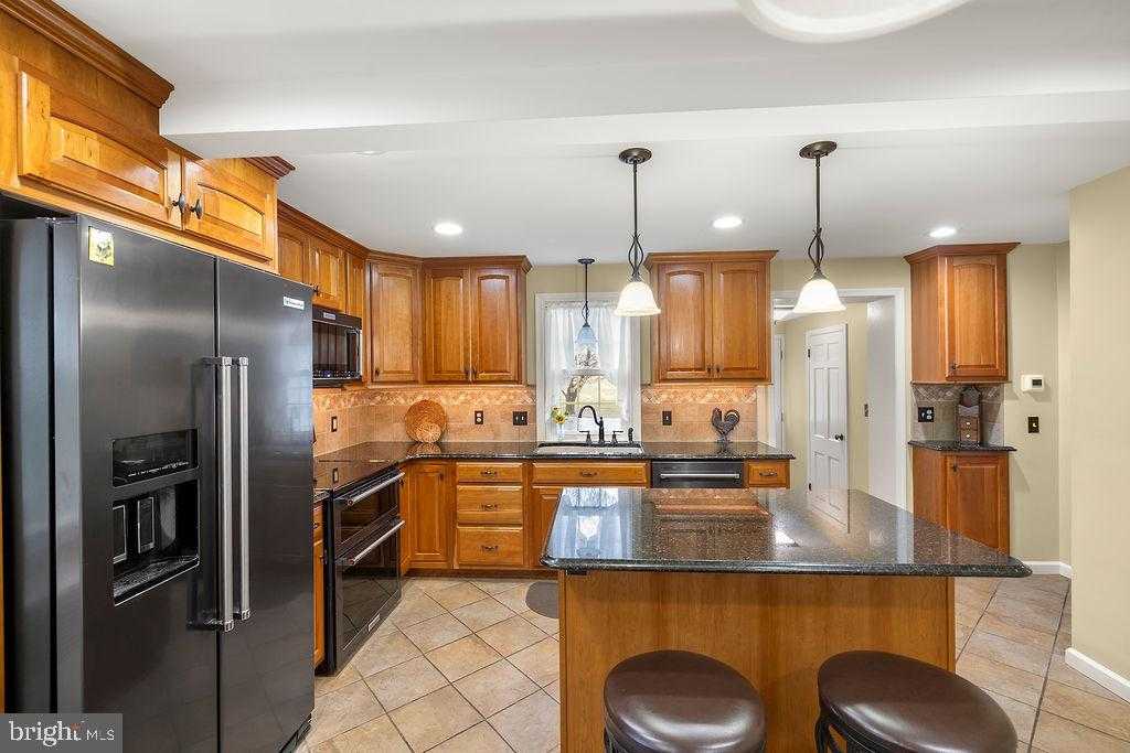 503 Main St photo 28