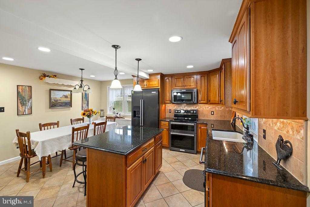 503 Main St photo 30