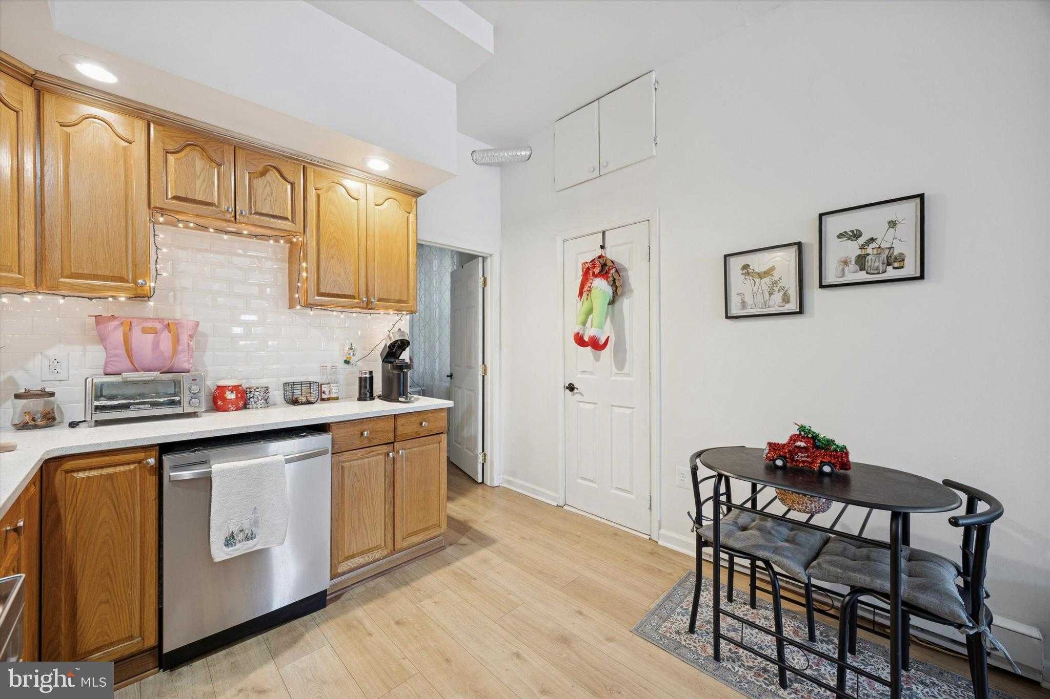 2343 E Somerset St photo 11