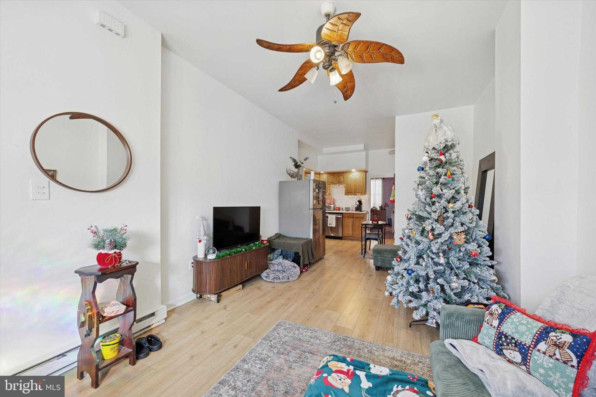 2343 E Somerset St photo 4