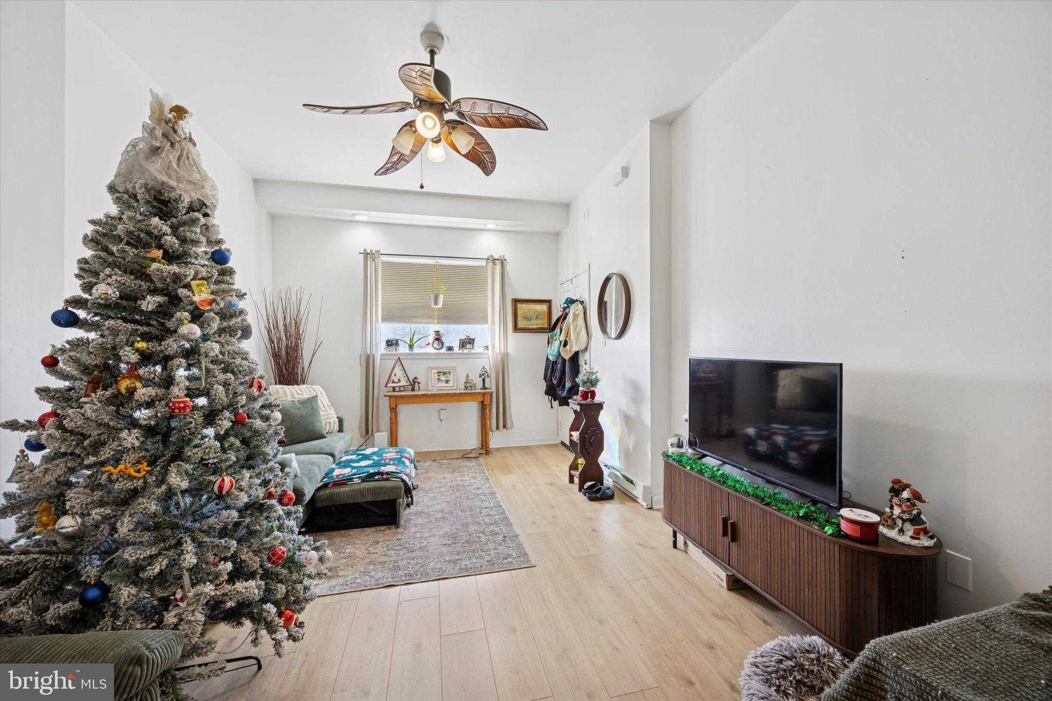 2343 E Somerset St photo 5