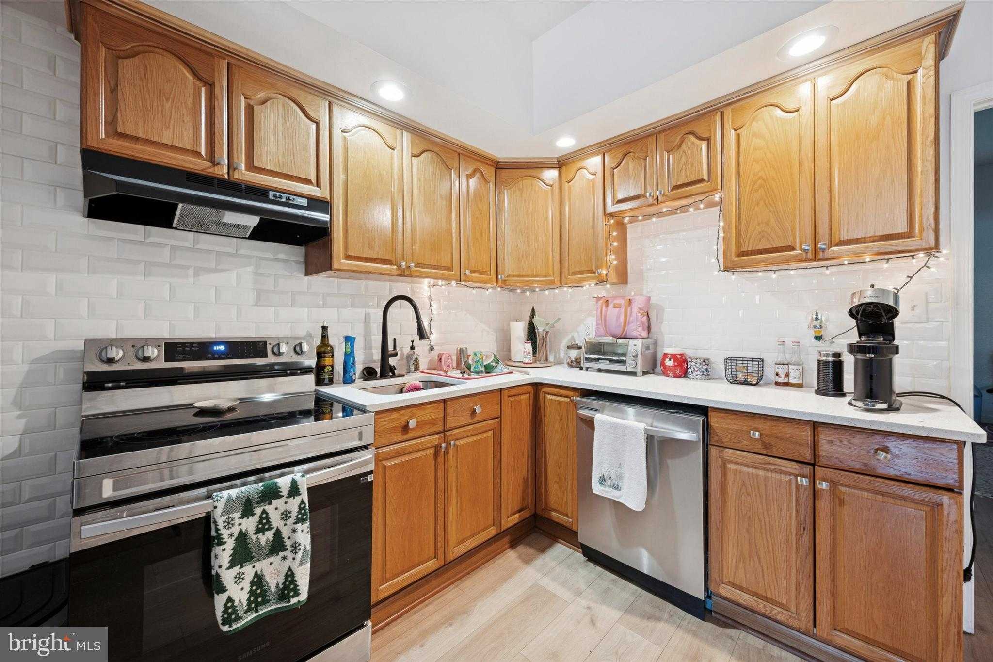 2343 E Somerset St photo 8