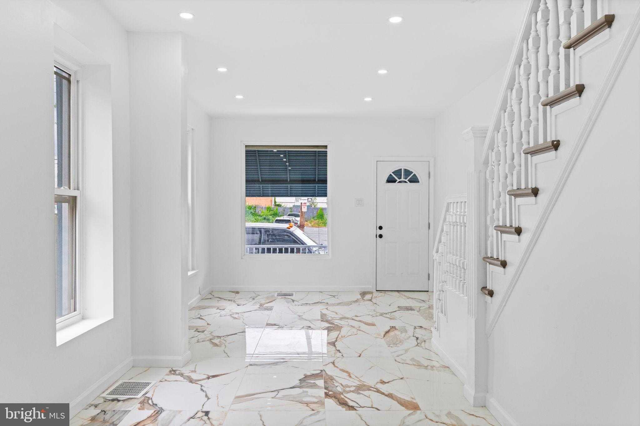 910 Pike St photo 14