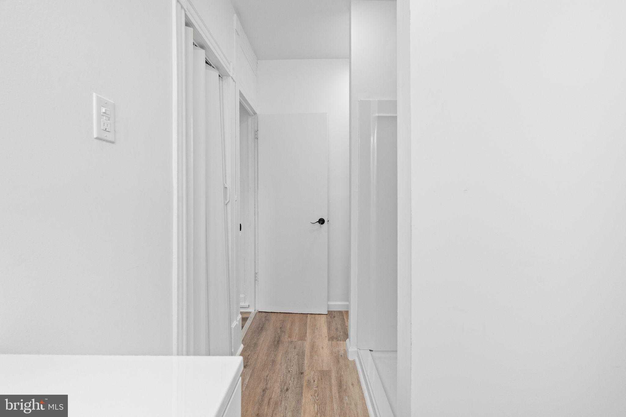 910 Pike St photo 32