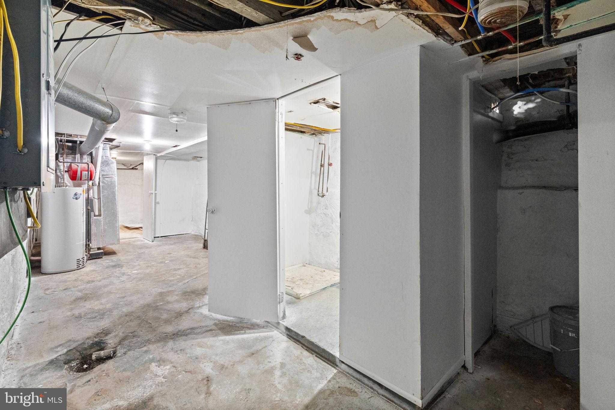 910 Pike St photo 44