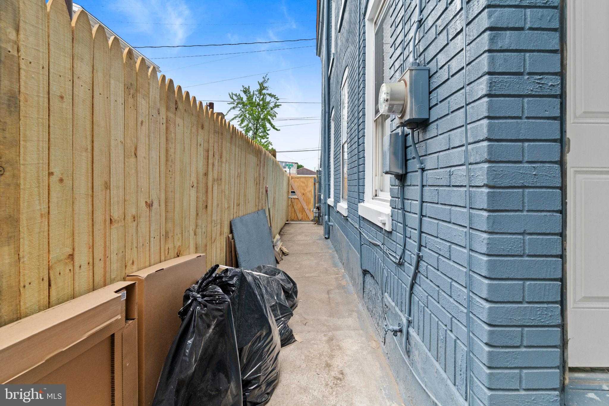 910 Pike St photo 48