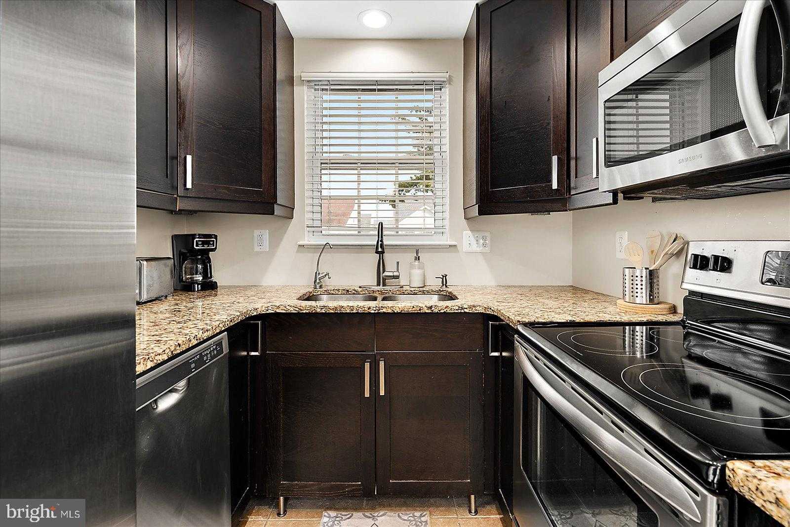 10428 Exeter Rd photo 20