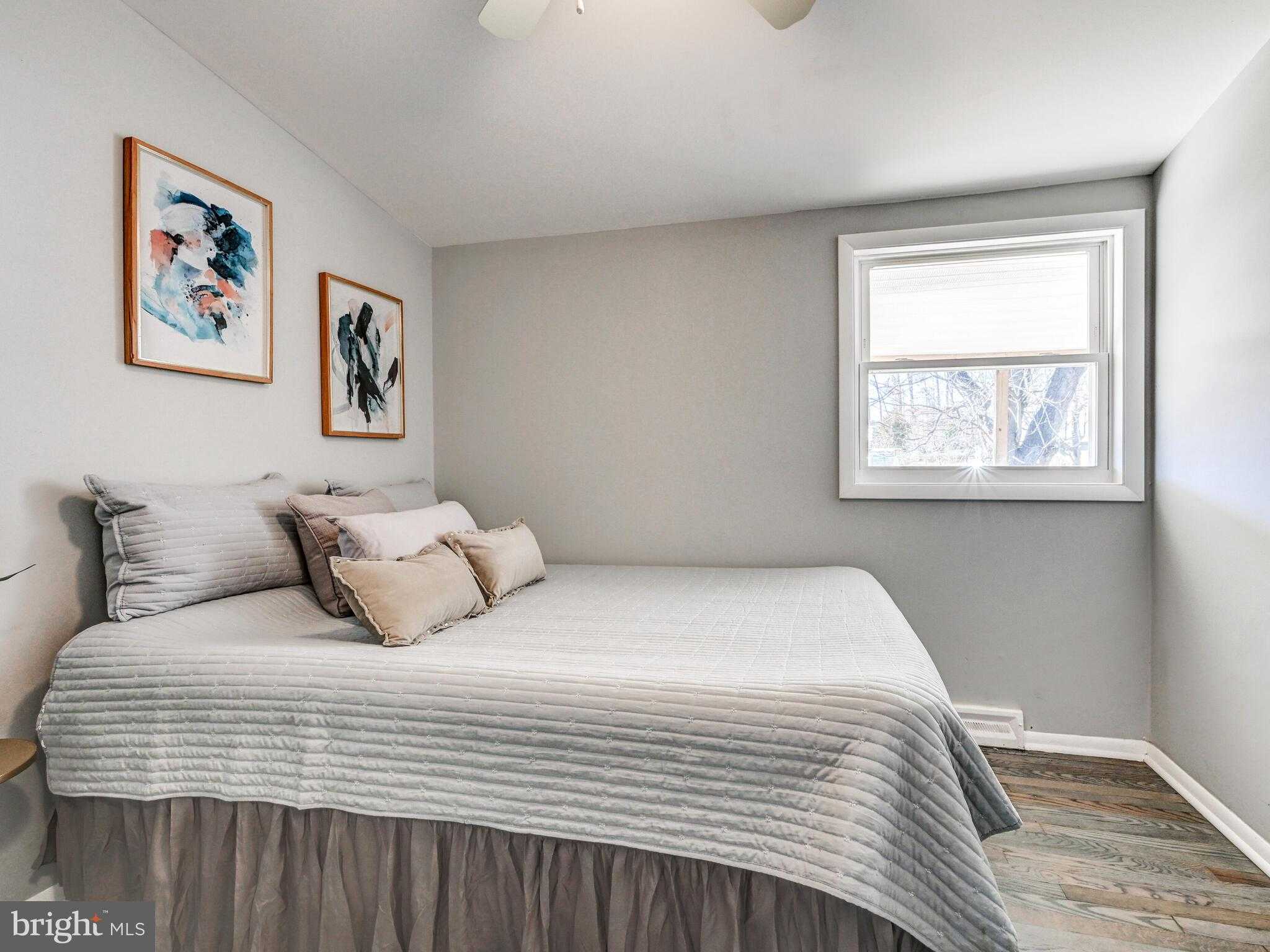 1005 Parkvalley CT photo 15