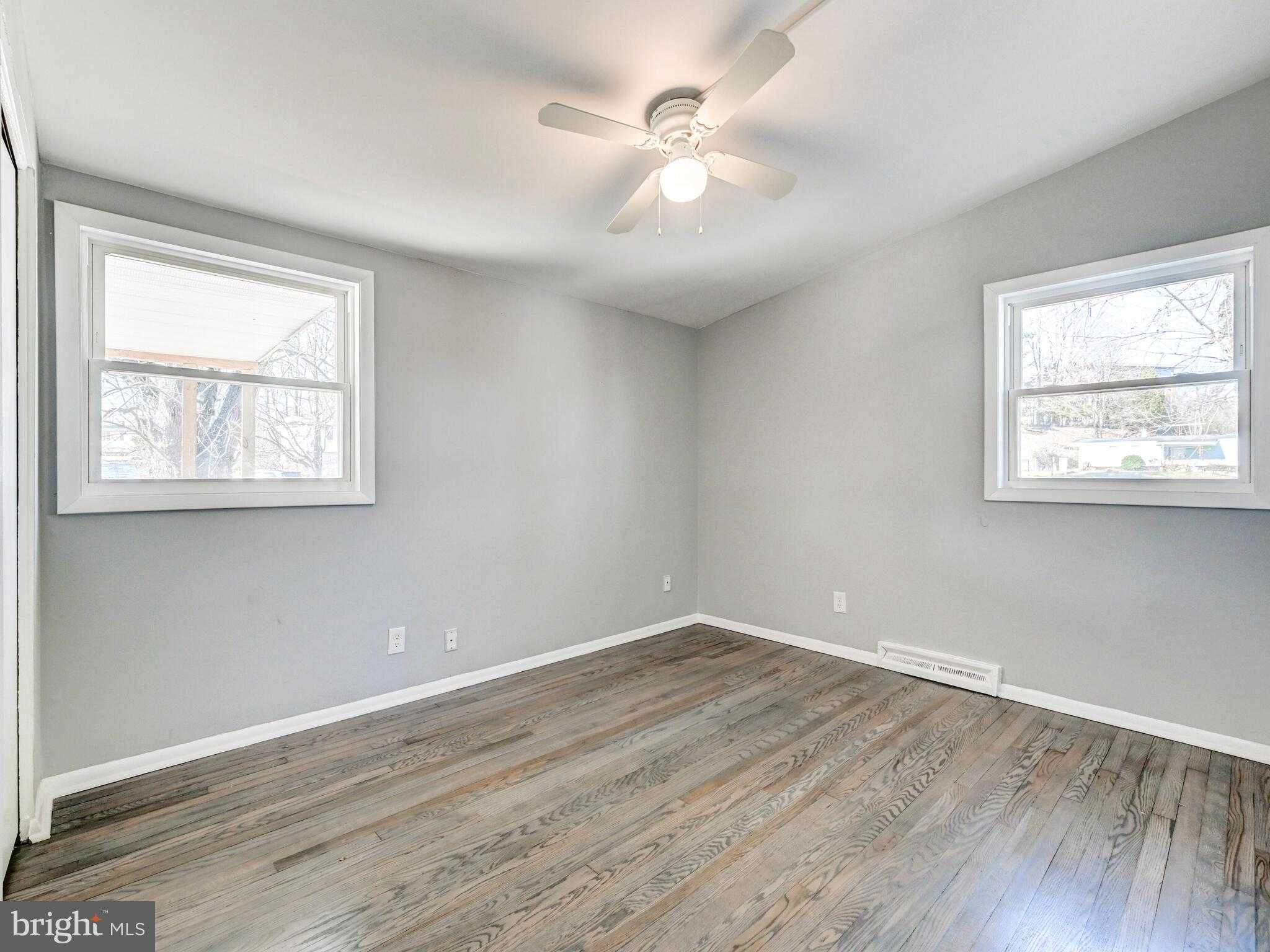 1005 Parkvalley CT photo 16