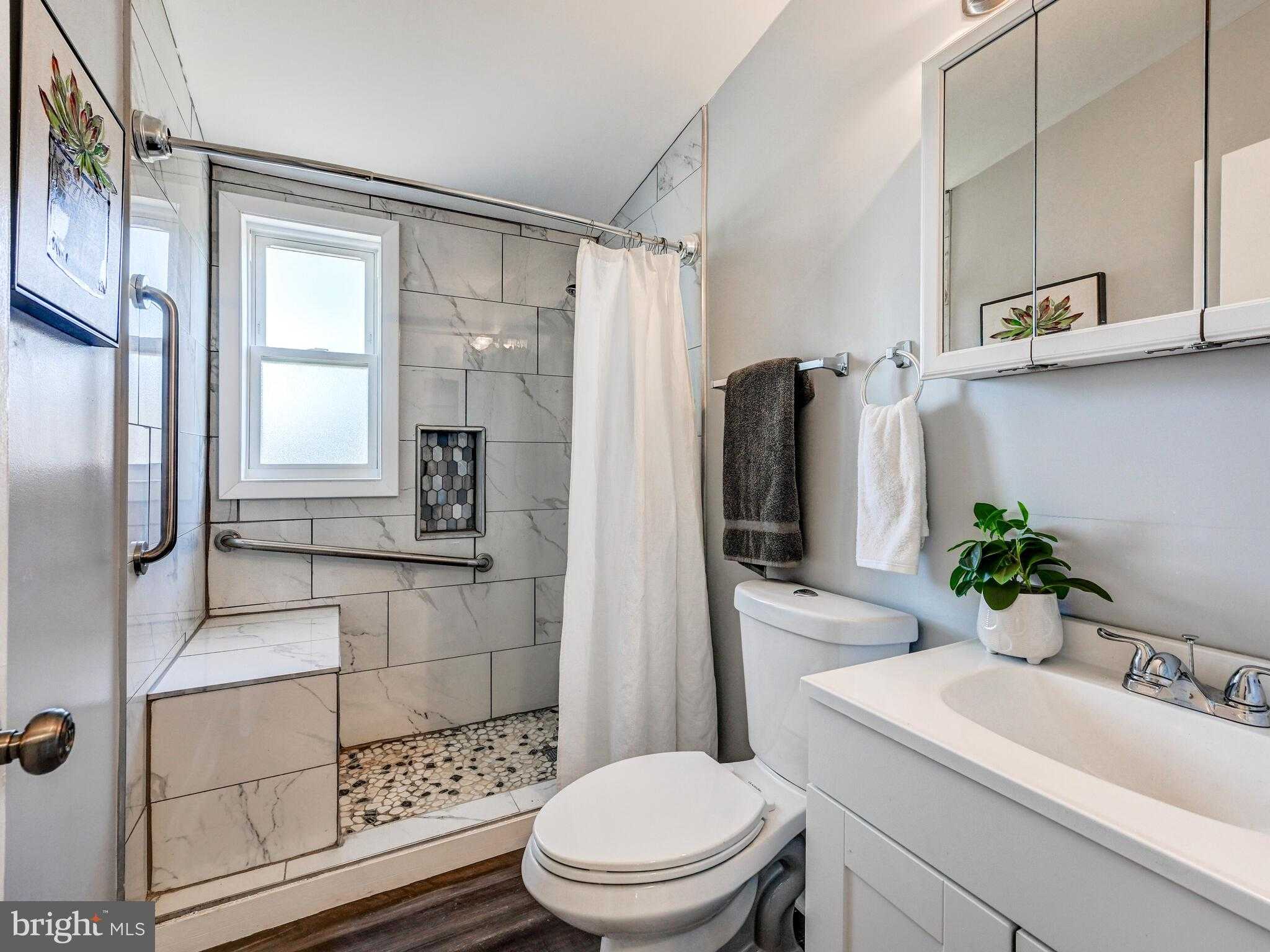 1005 Parkvalley CT photo 17