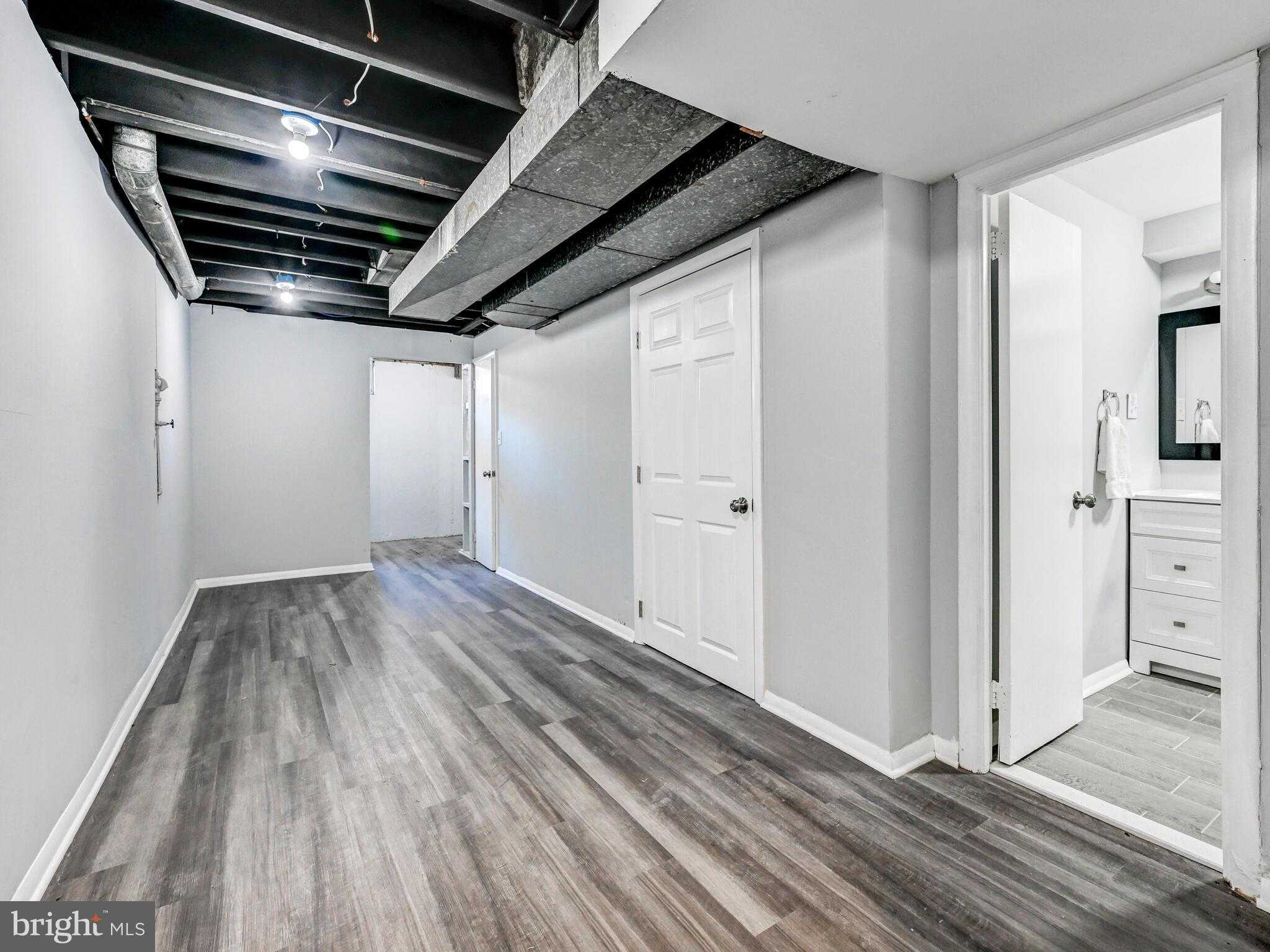 1005 Parkvalley CT photo 19