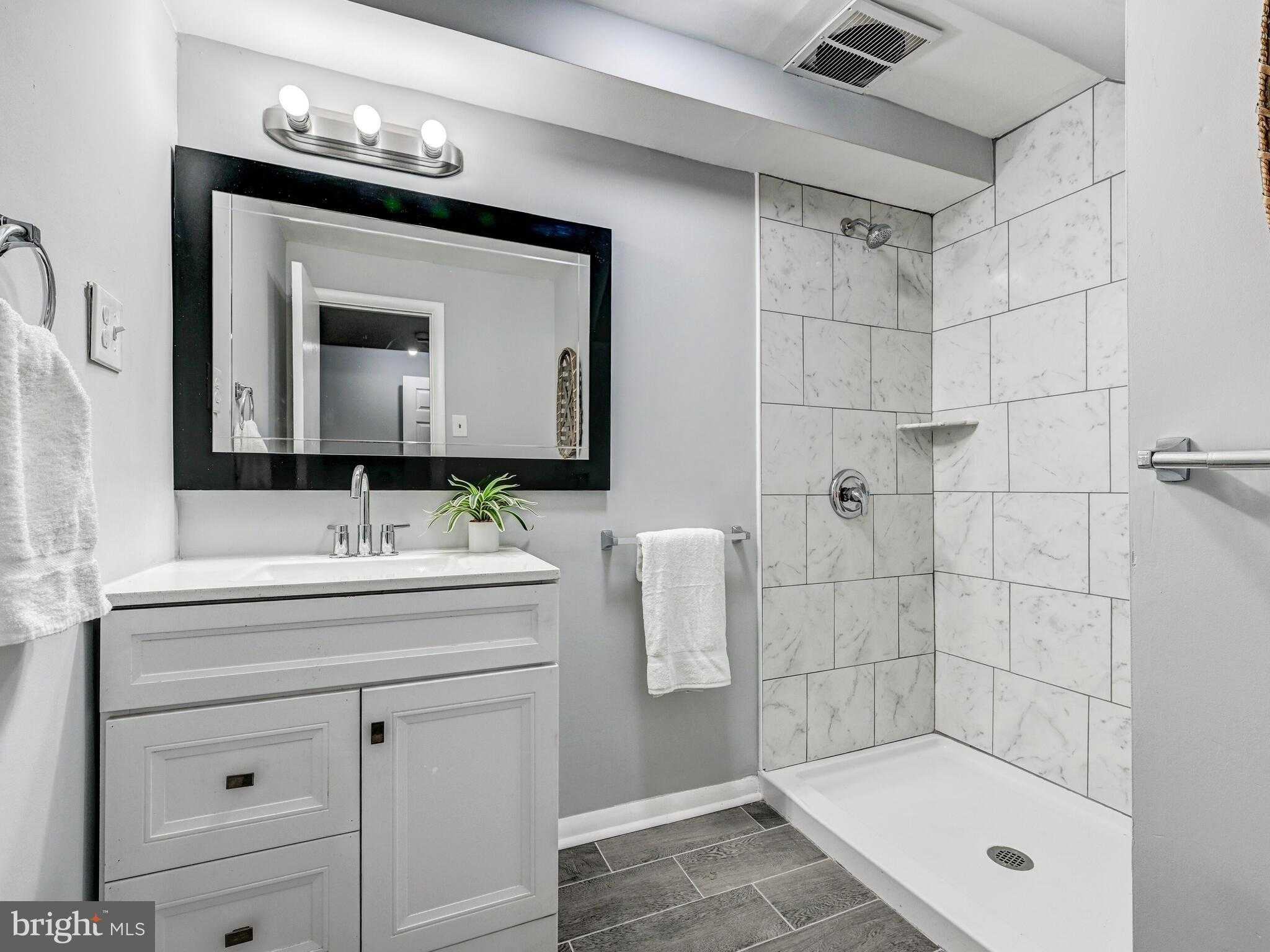 1005 Parkvalley CT photo 20