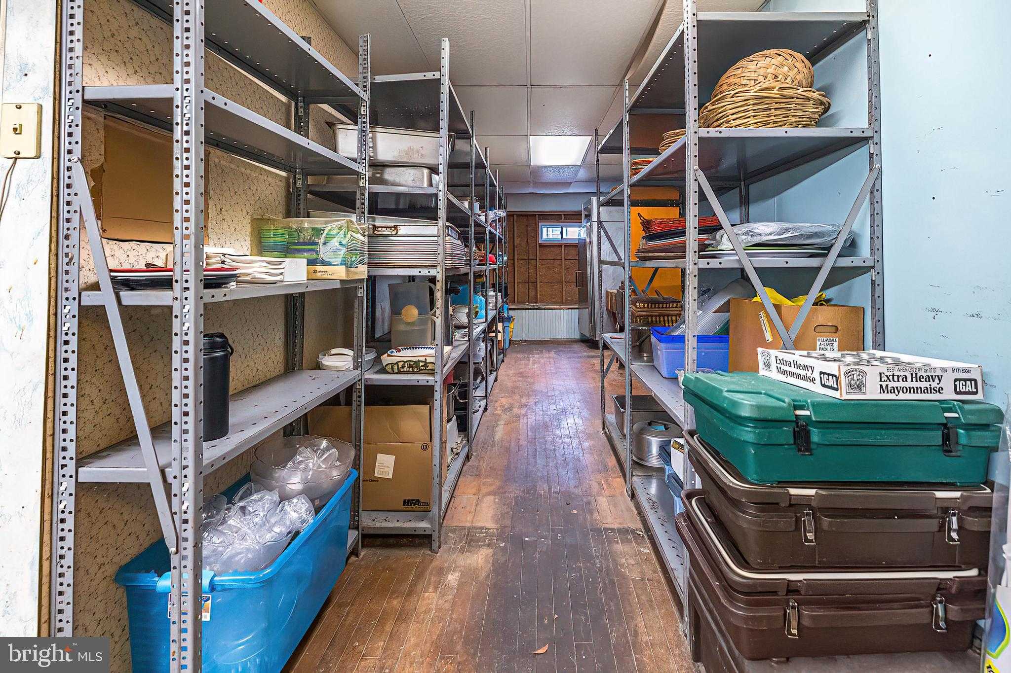 649 Hess Ave photo 10