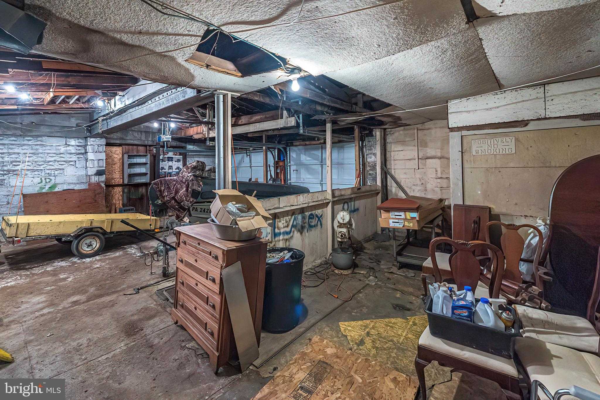 649 Hess Ave photo 11