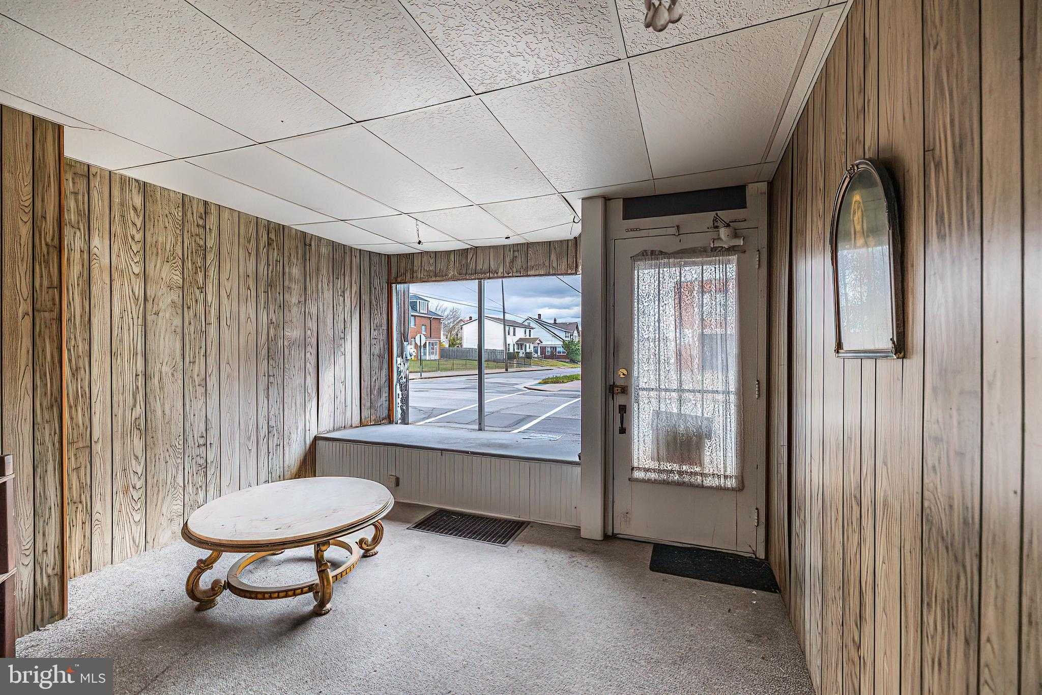 649 Hess Ave photo 12