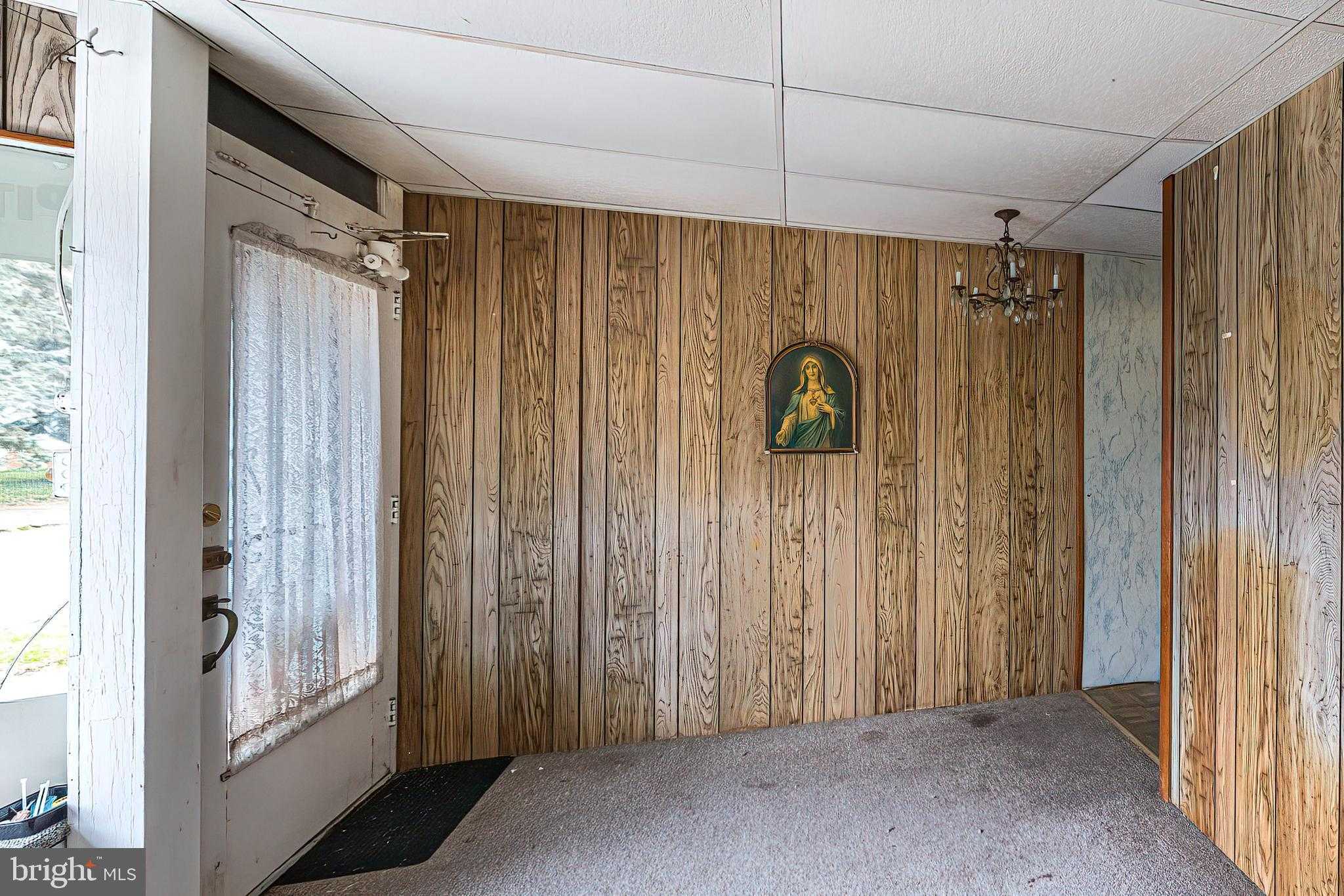 649 Hess Ave photo 13