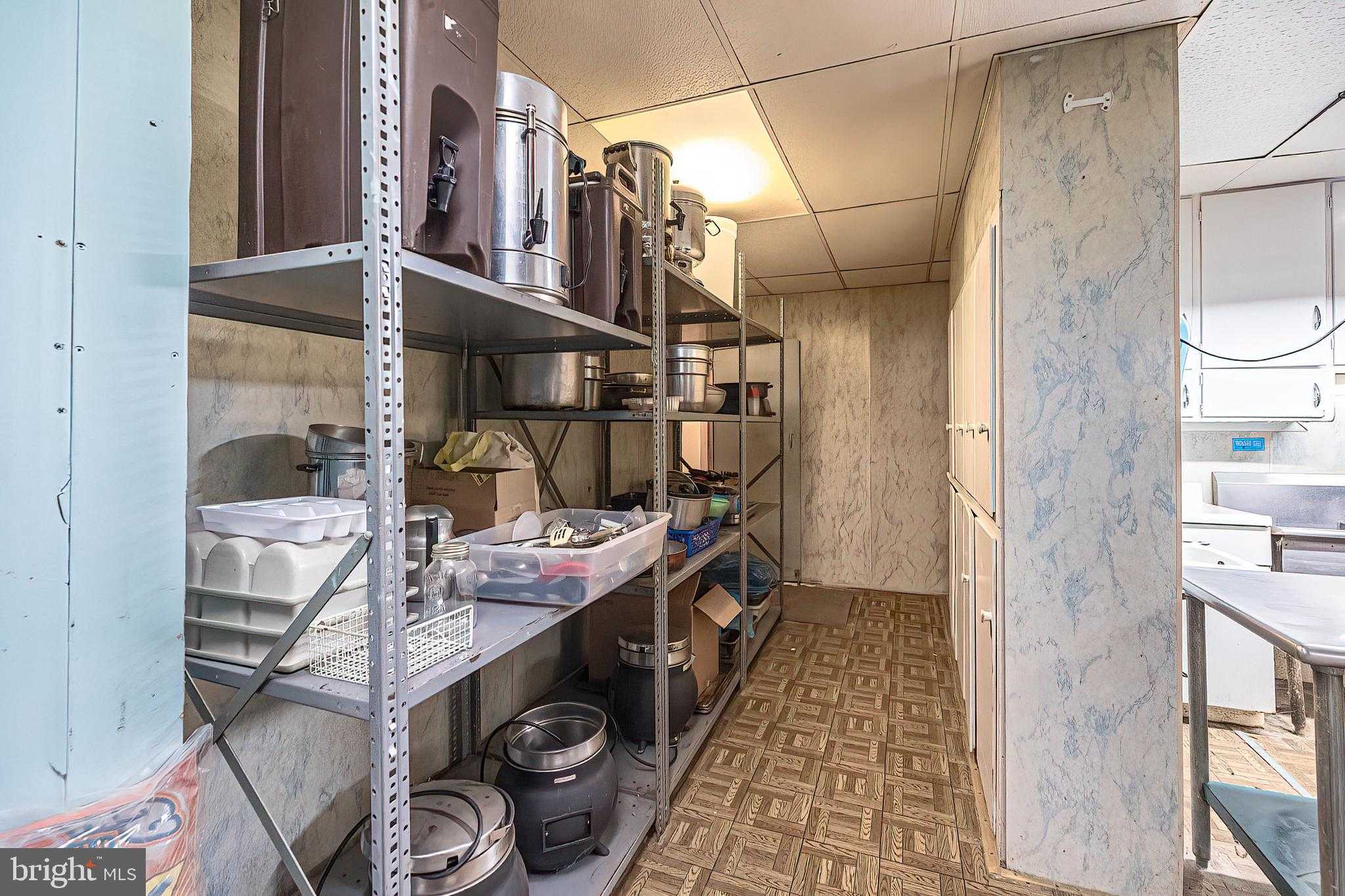 649 Hess Ave photo 14