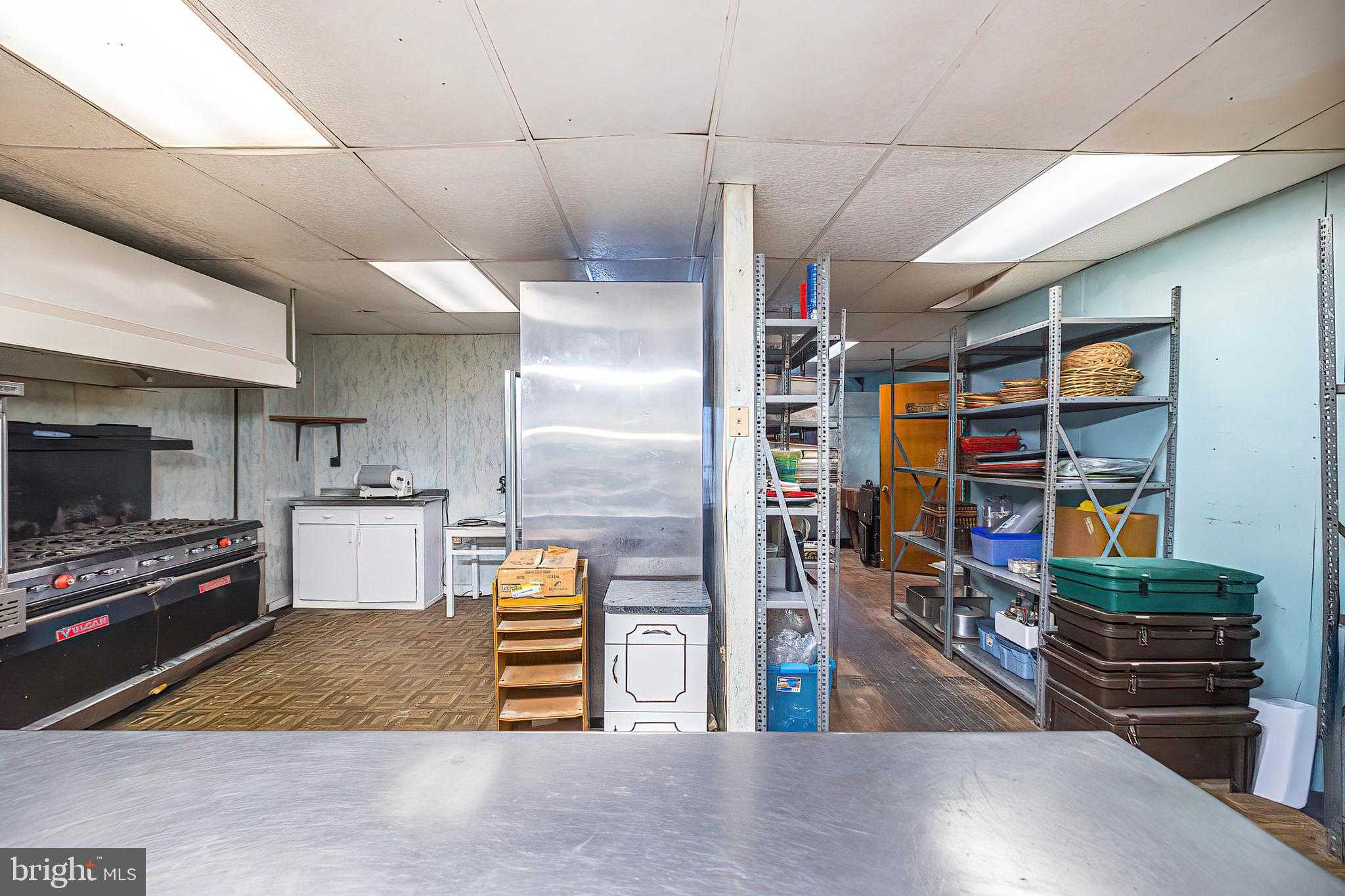 649 Hess Ave photo 18